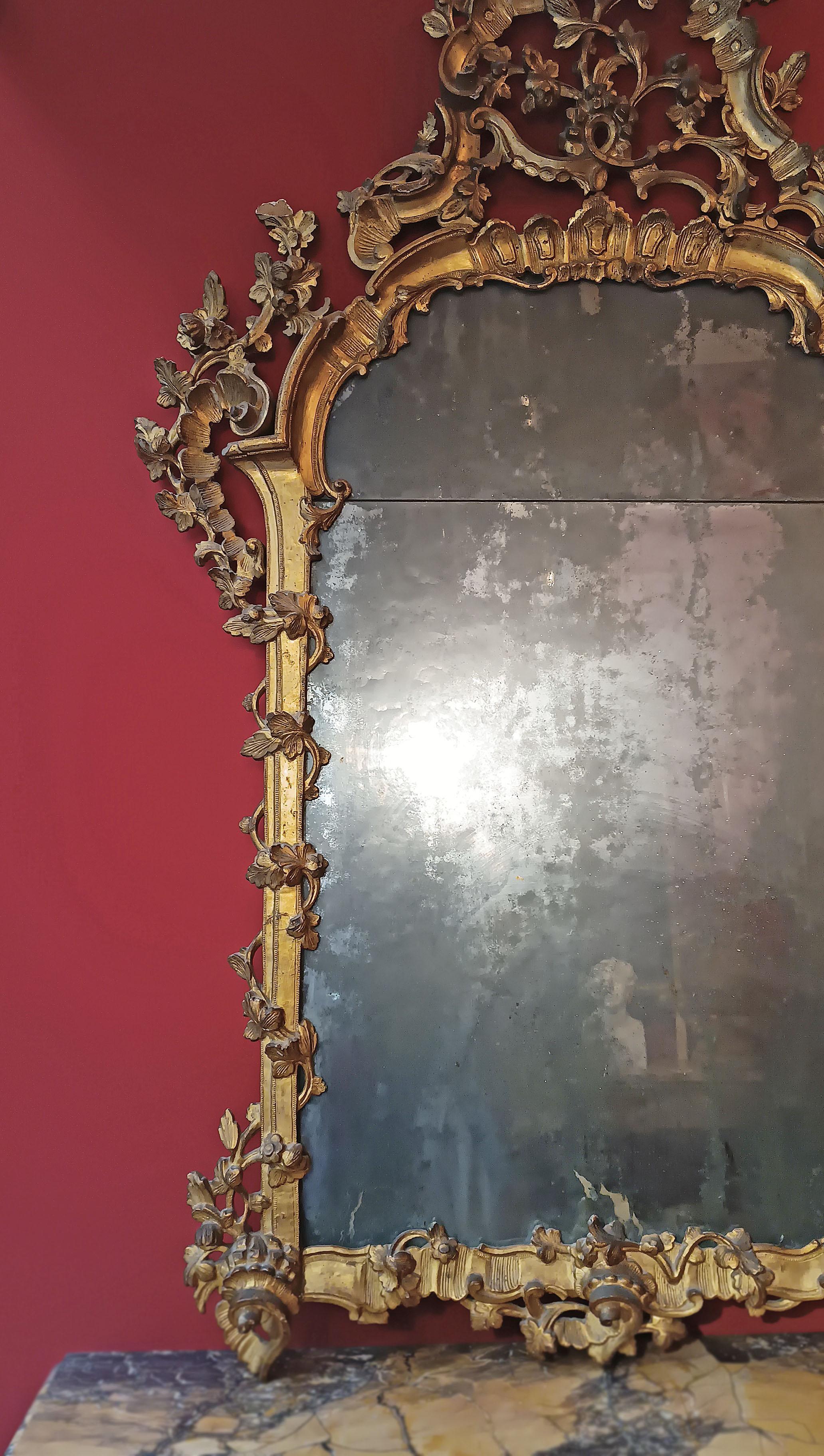 18th Century MI-CENTRE DU XVIIIe SIÈCLE LOUIS XV MIROIR DORÉ en vente