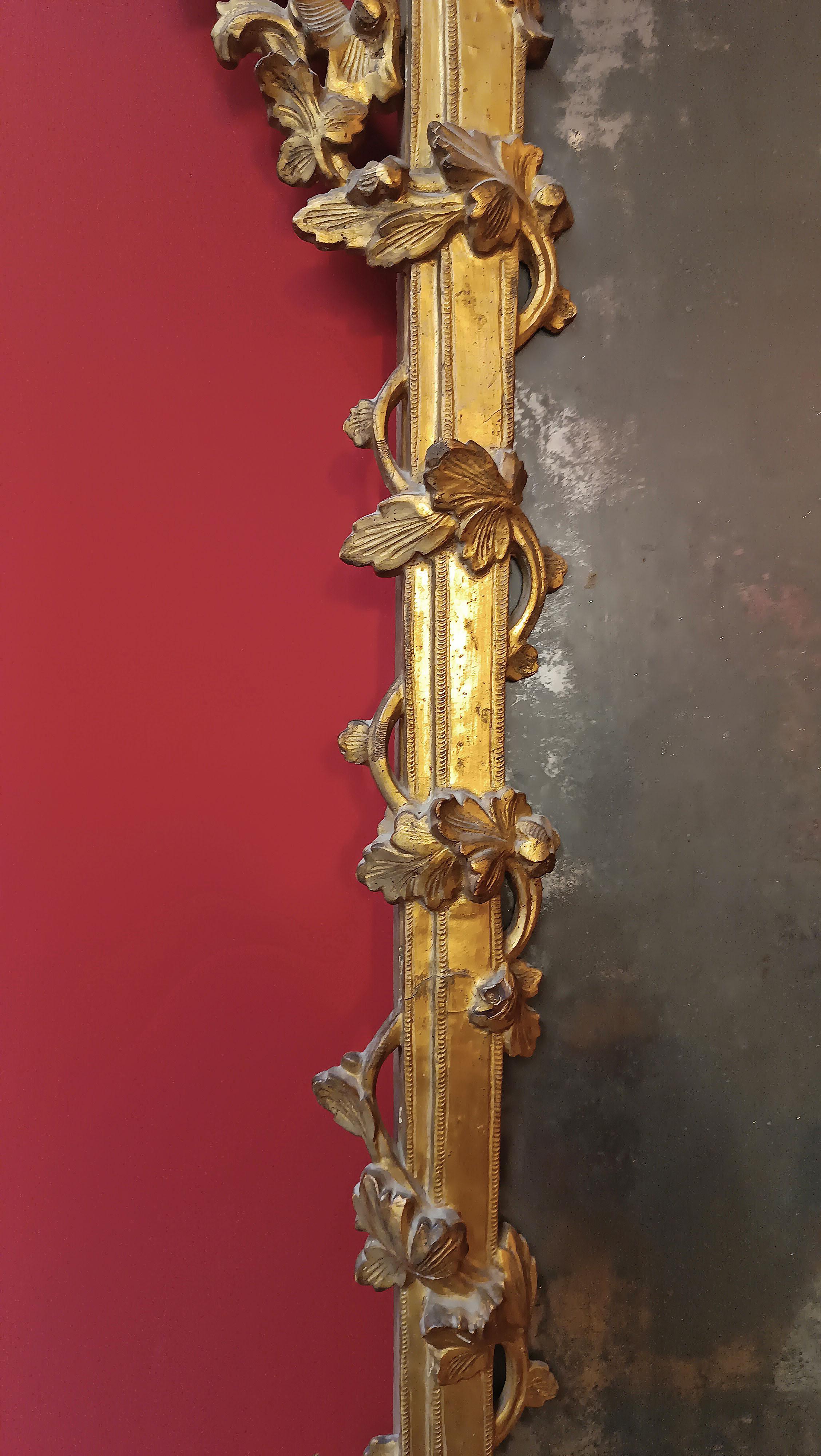 MI-CENTRE DU XVIIIe SIÈCLE LOUIS XV MIROIR DORÉ en vente 1