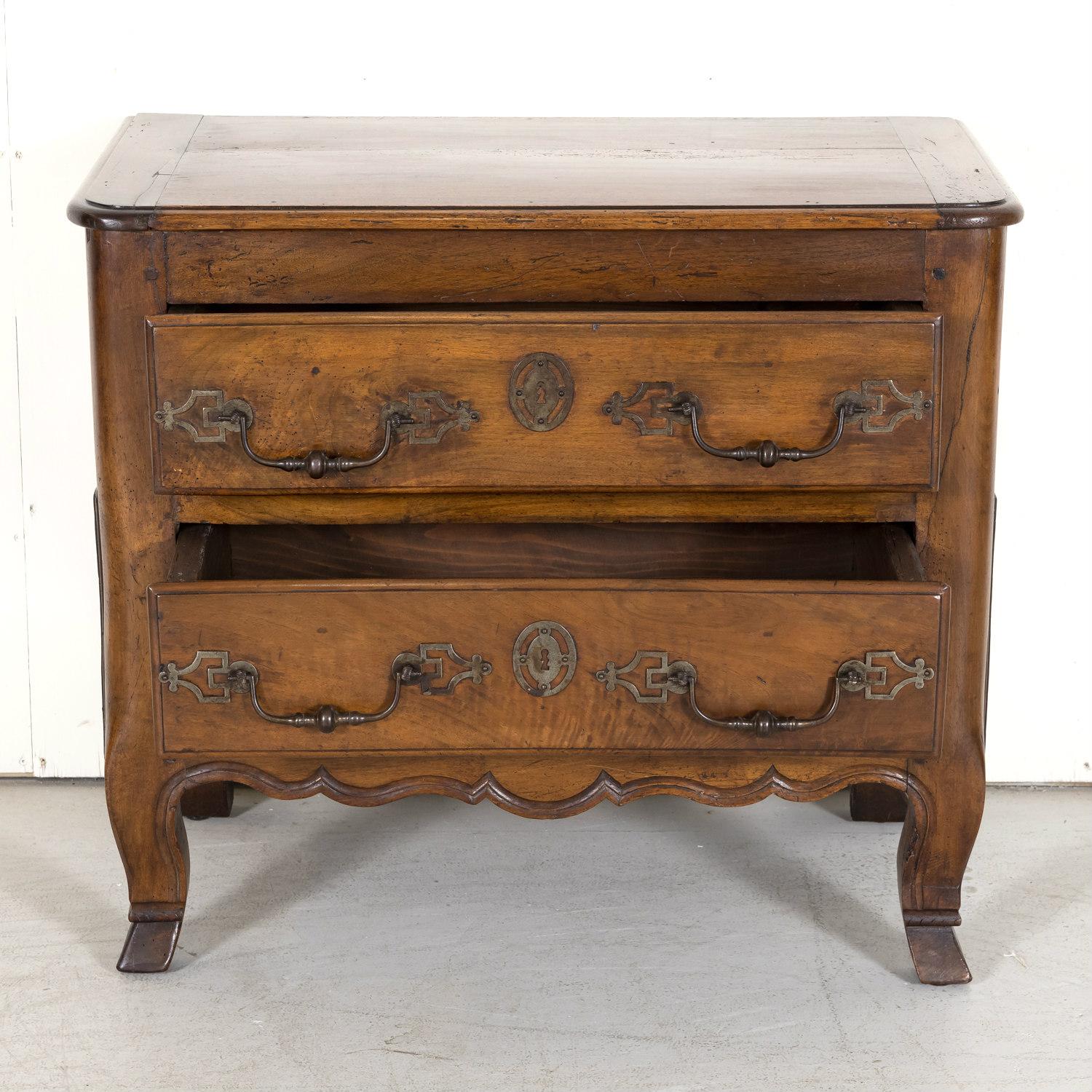 Mid-18th Century Louis XV Period Petite Walnut Commode 2