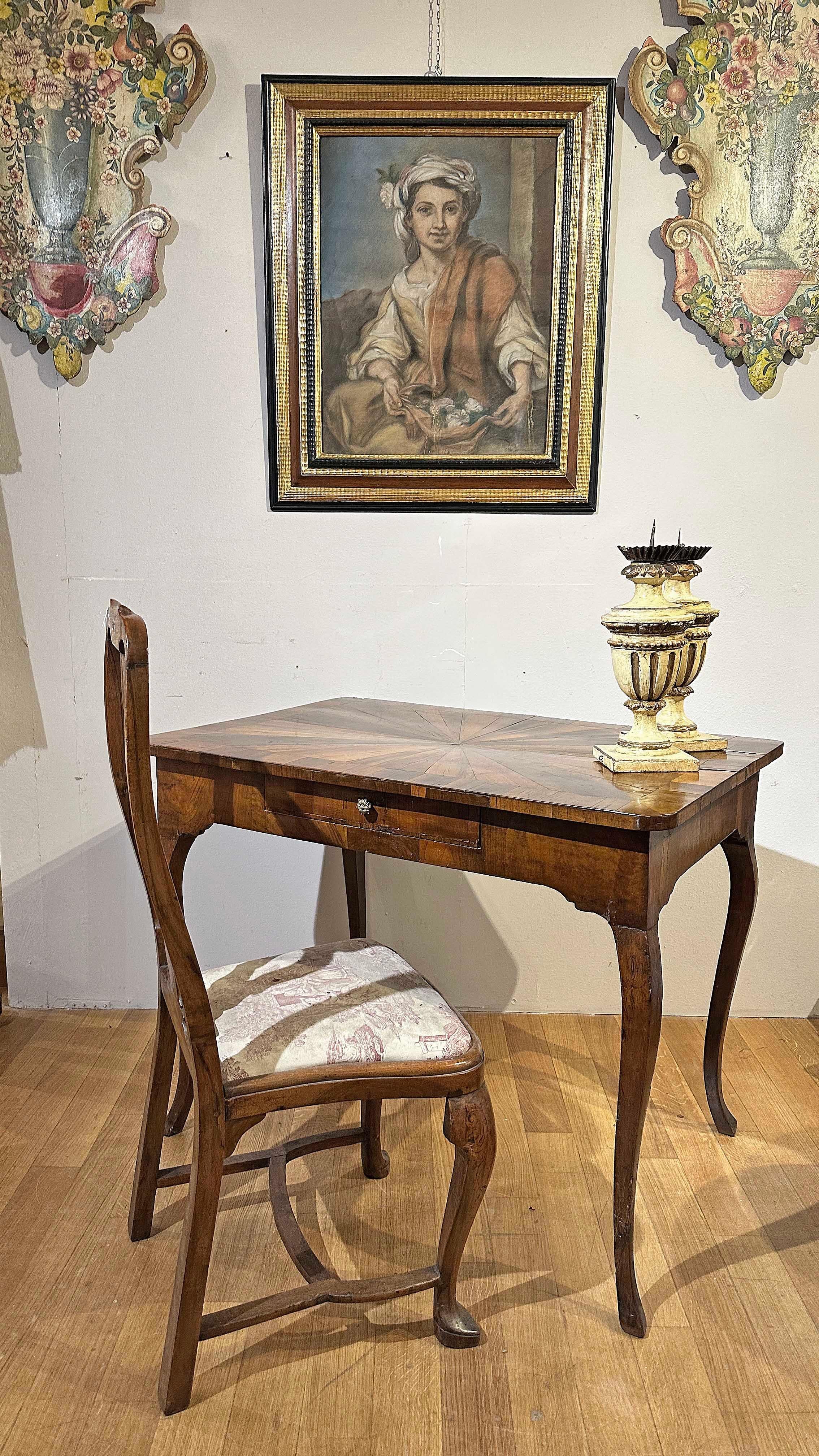 MID-18th CENTURY LOUIS XV VENEERED WRITING TABLE en vente 2