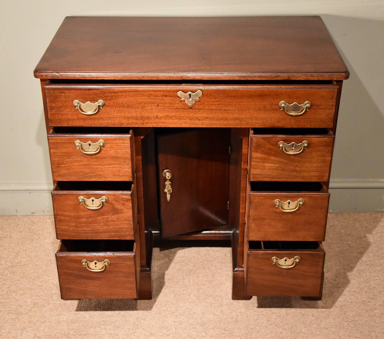 George III Mid-18th Century Mahogany Kneehole Desk For Sale