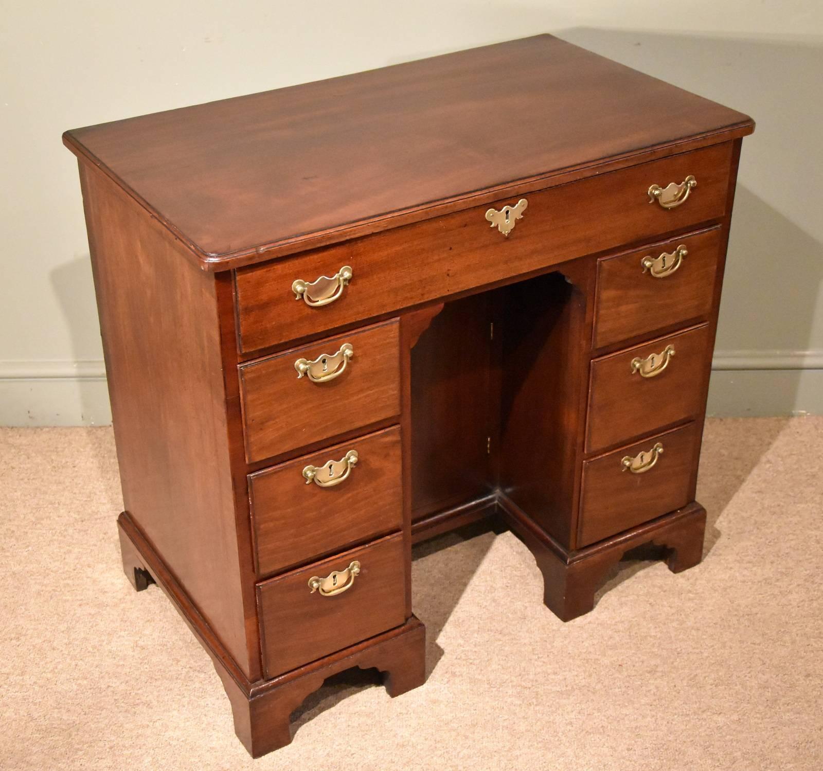 English Mid-18th Century Mahogany Kneehole Desk For Sale