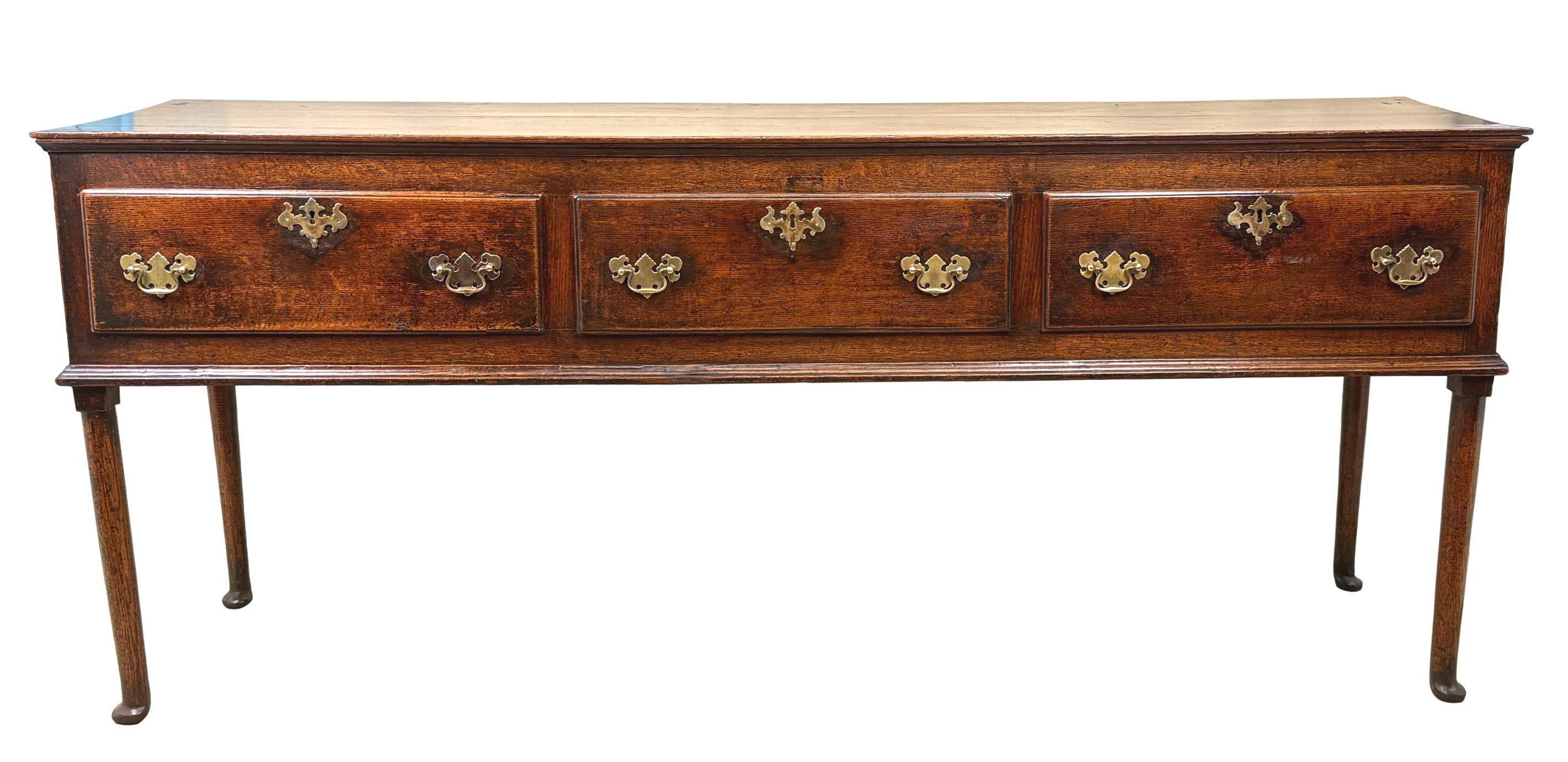 Base de commode à pieds dame en Oak du milieu du 18e siècle en vente 5