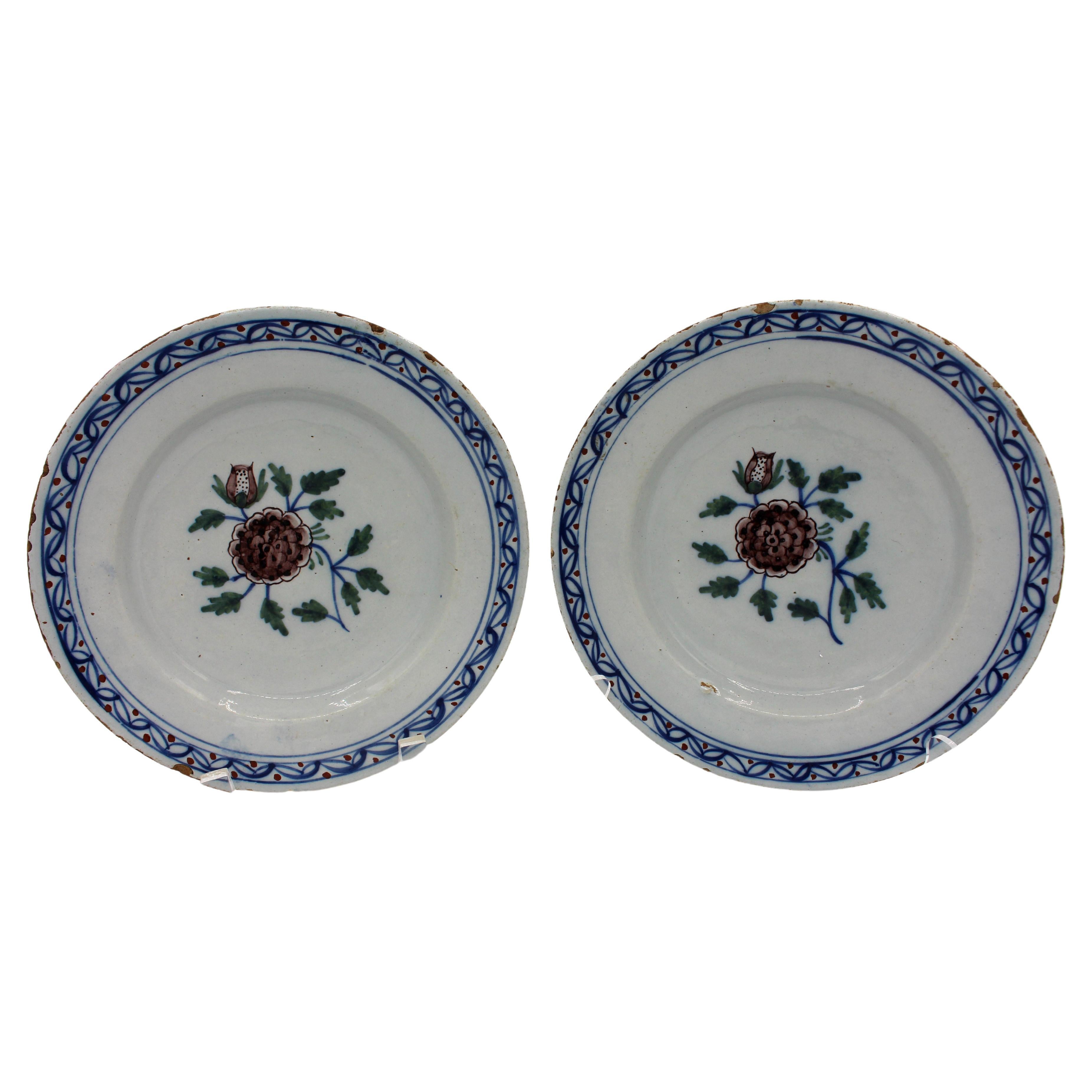 Coppia di piatti policromi di Delft della metà del XVIII secolo