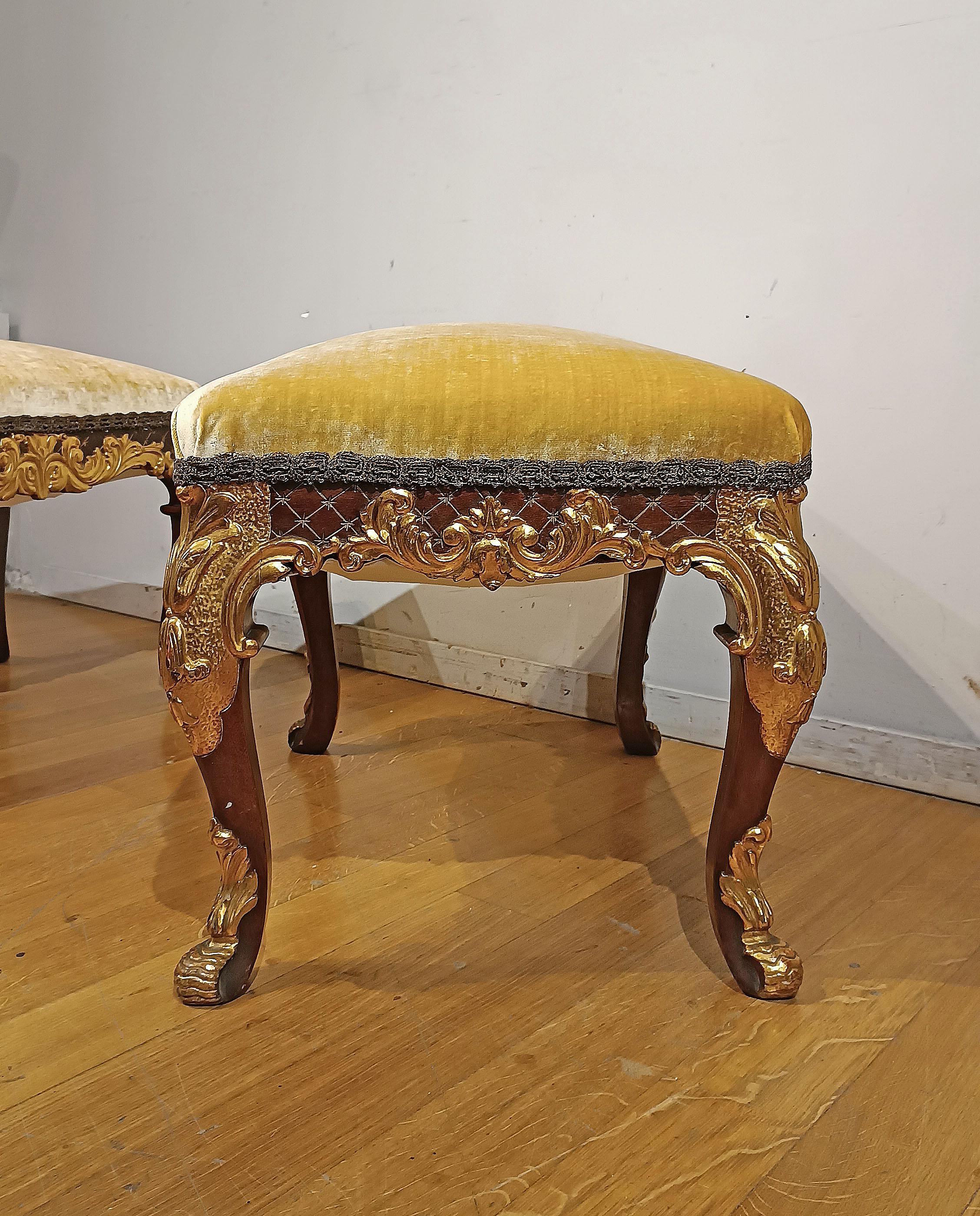 18th Century MID-18th CENTURY PAIR OF GILT WALNUT STOOLS en vente