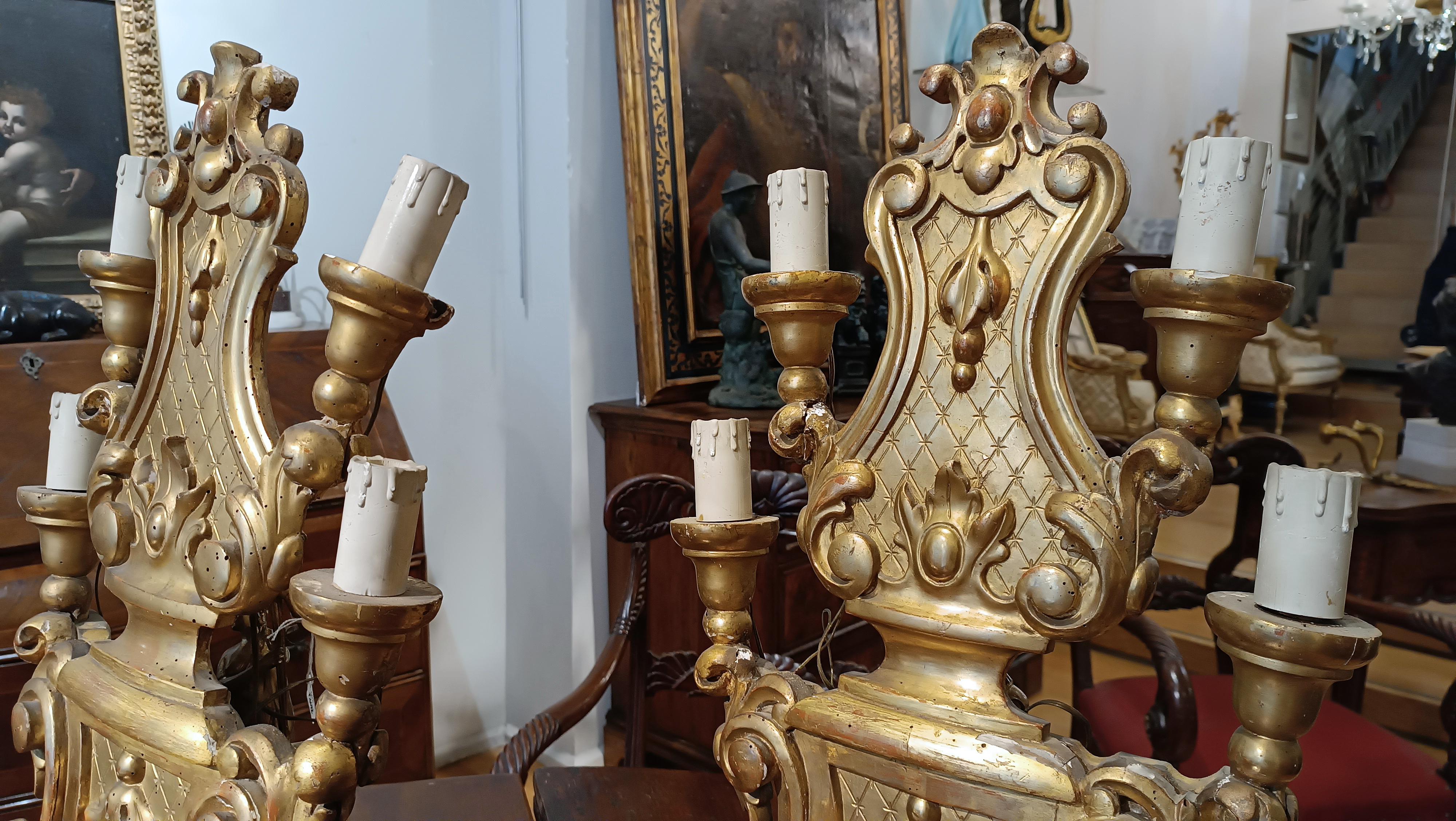 MID 18th CENTURY PAIR OF GOLDEN WOOD CANDLESTICKS For Sale 2