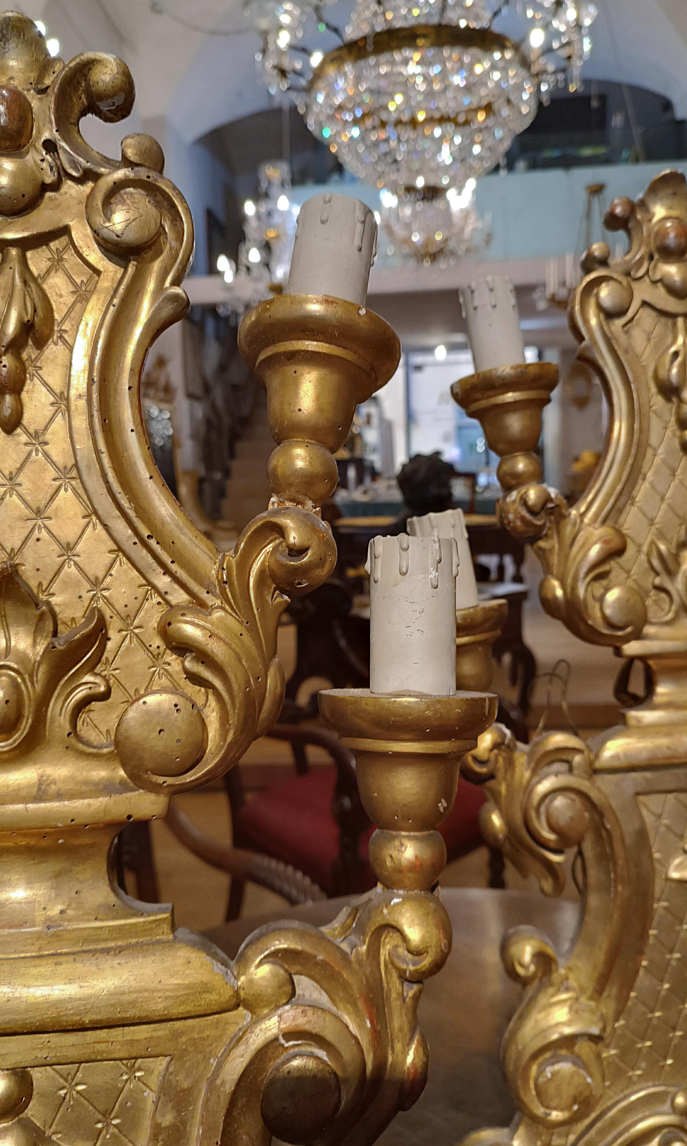 MID 18th CENTURY PAIR OF GOLDEN WOOD CANDLESTICKS For Sale 1