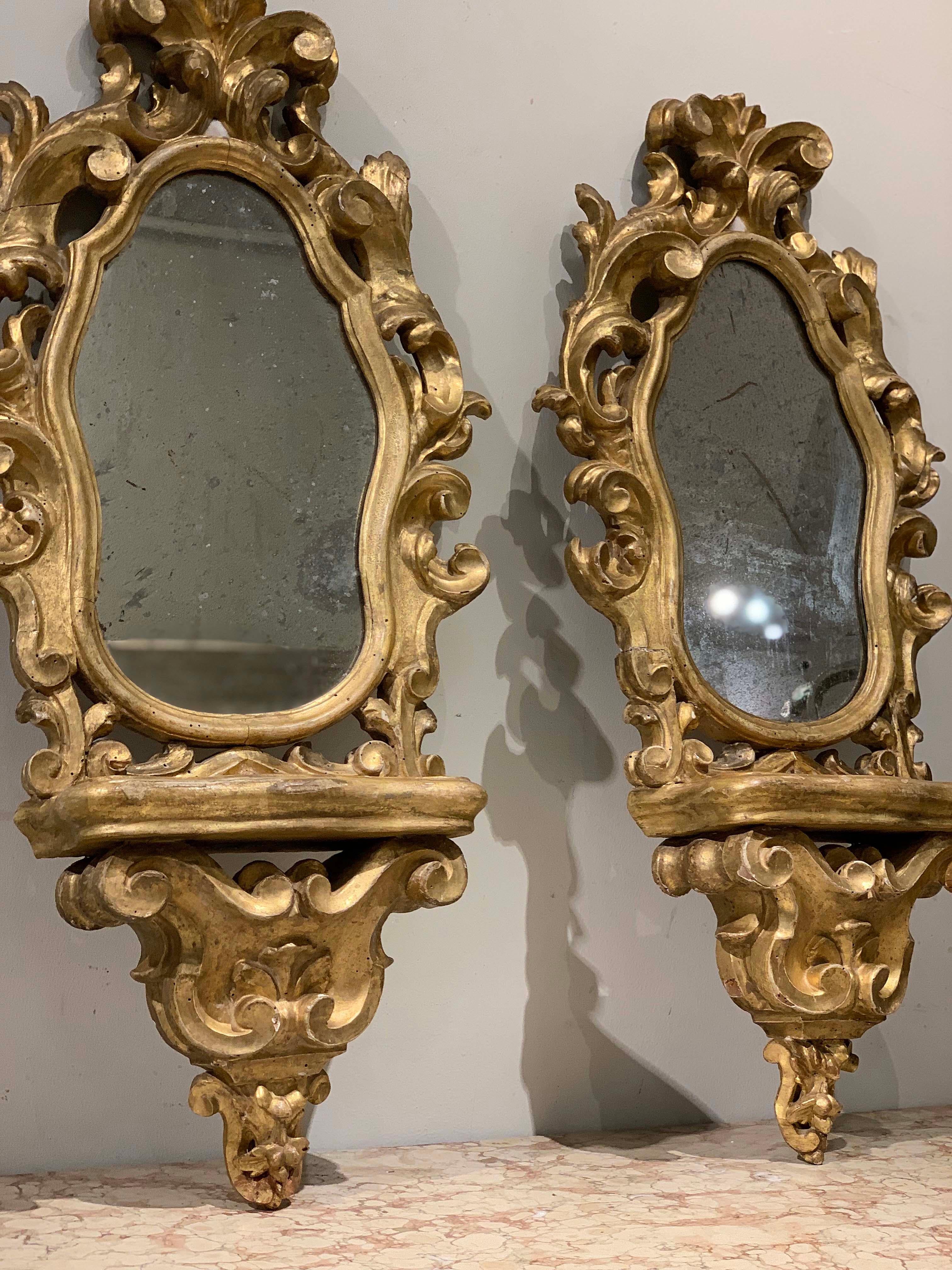 Italian MID-18th CENTURY PAIR OF MIRRORS WITH SHELF in vendita