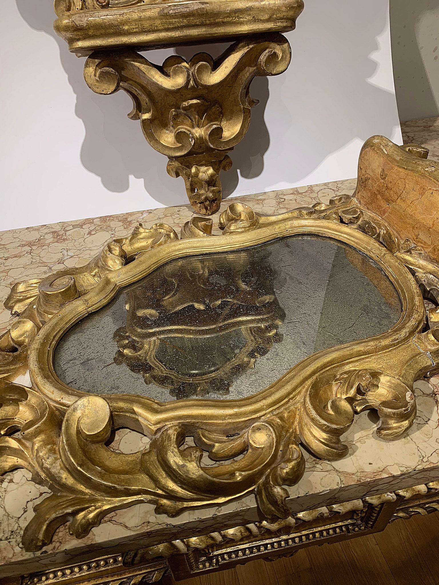Intagliato a mano MID-18th CENTURY PAIR OF MIRRORS WITH SHELF in vendita