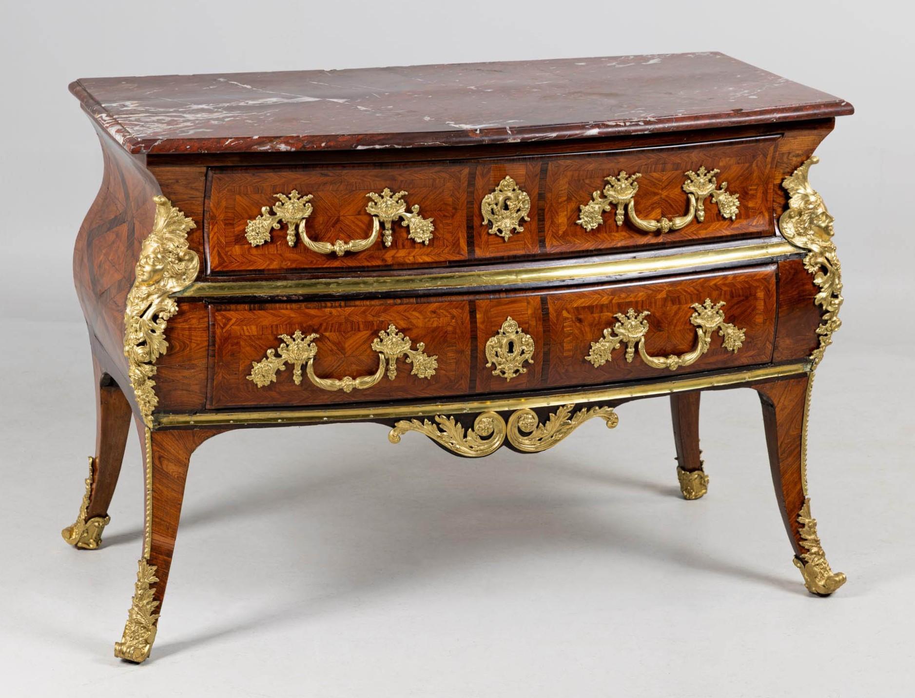 Commode parisienne du milieu du XVIIIe siècle, estampillée par Nicolas Bernard en vente 7