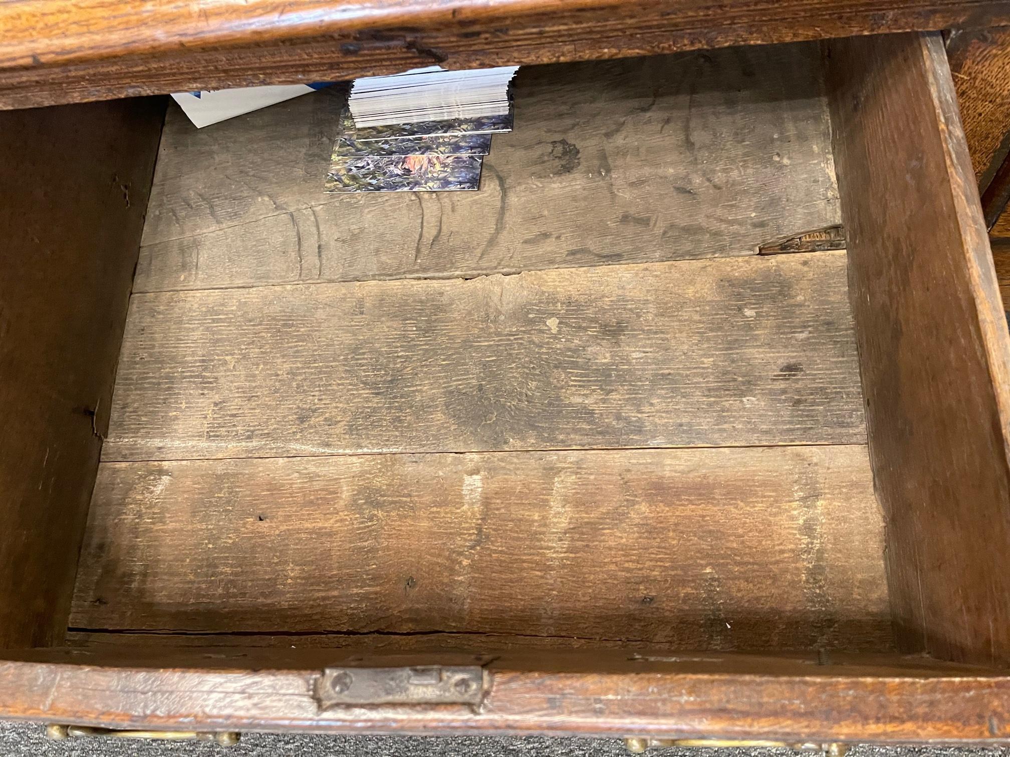Base per cassettone o server in quercia Queen Anne della metà del XVIII secolo in vendita 2