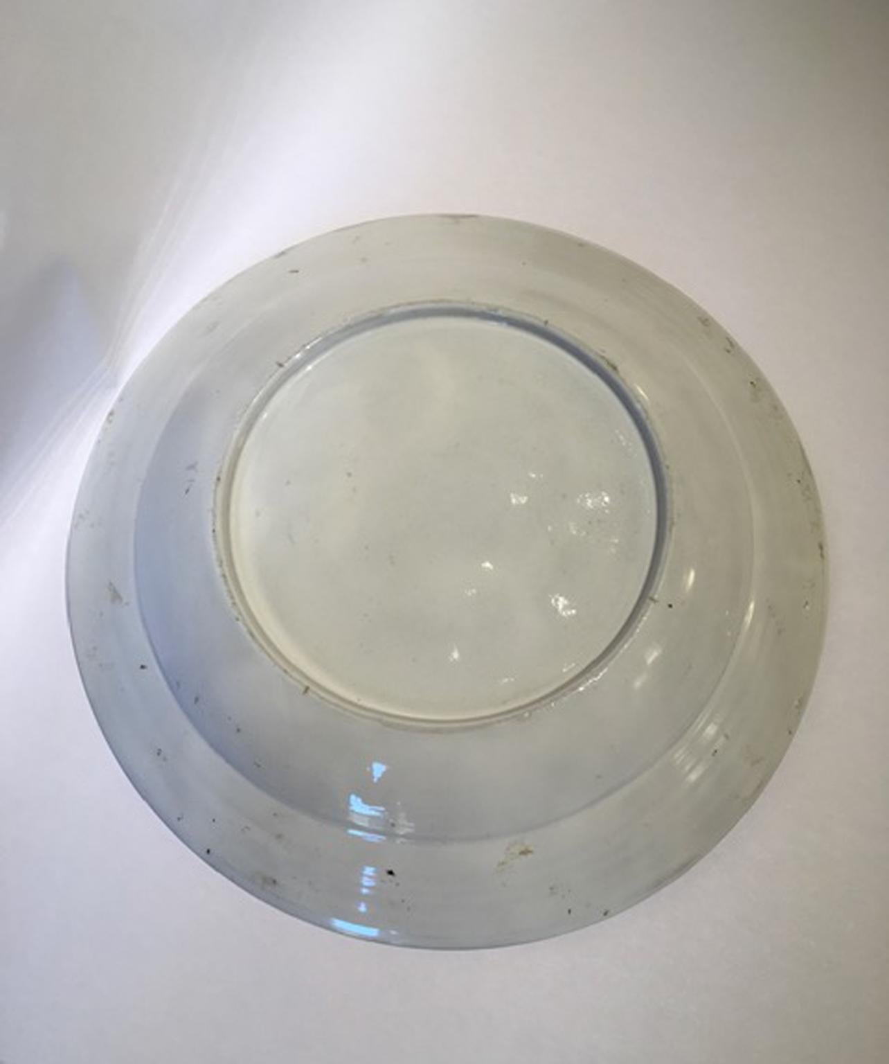 Este plato de Richard Ginori (una fábrica italiana de Doccia) es muy elegante y tiene un dibujo que no es fácil de encontrar; por eso es una pieza interesante para coleccionar. Maravilloso sentido de los colores.

En perfecto estado, debido a su