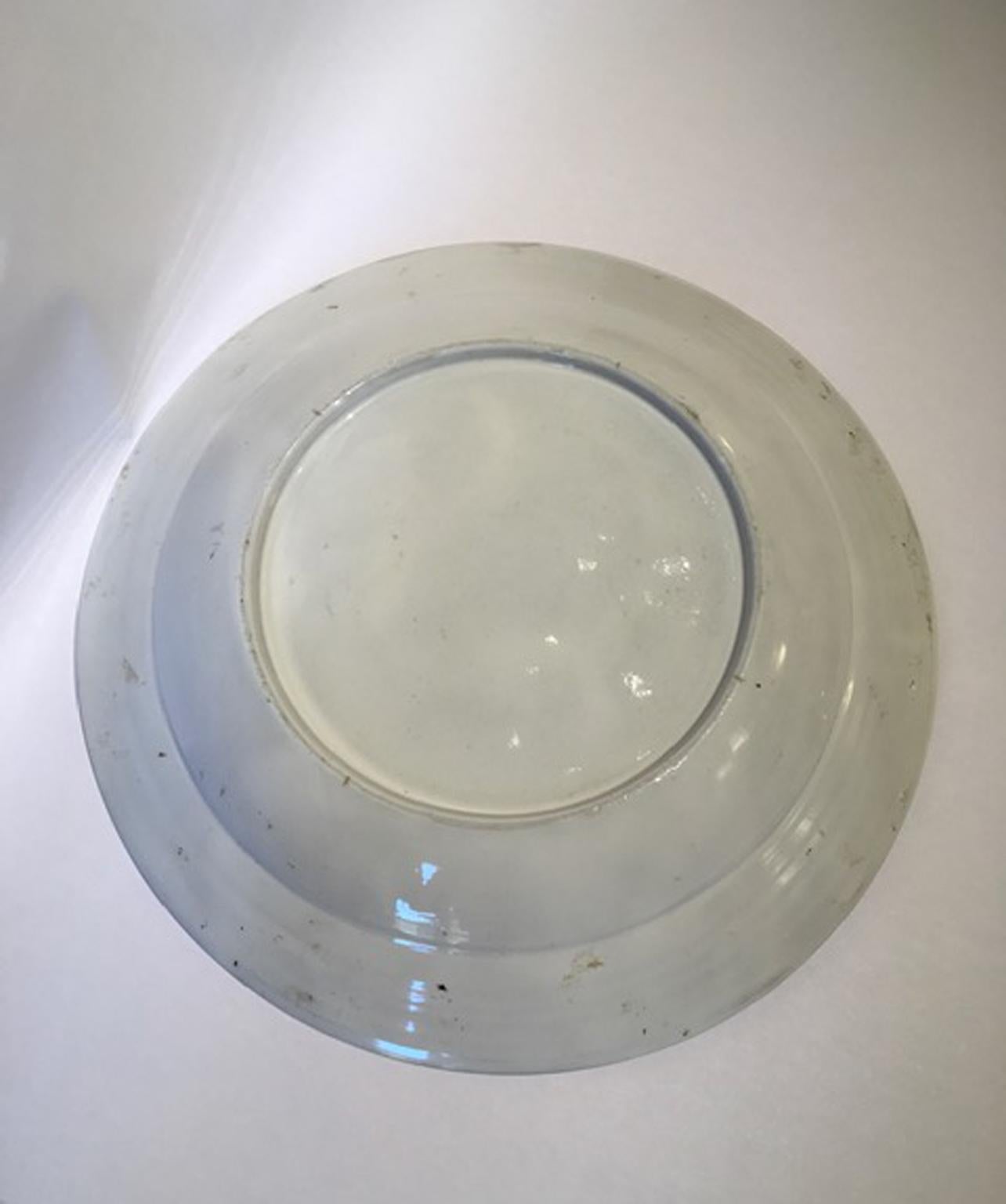 This Richard Ginori (an Italian factory in Doccia) dish is very elegant and it has a drawing not easy to find; for this reason it is an interesting piece to collect. Wonderful sense of colors.

In perfect conditions, owing its age, there is no