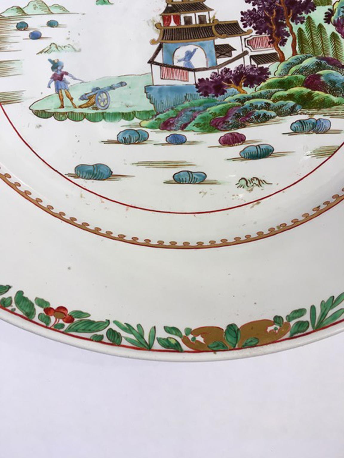 Fait main Italie Milieu du XVIIIe siècle Plat en porcelaine Richard Ginori avec paysage du Japon en vente