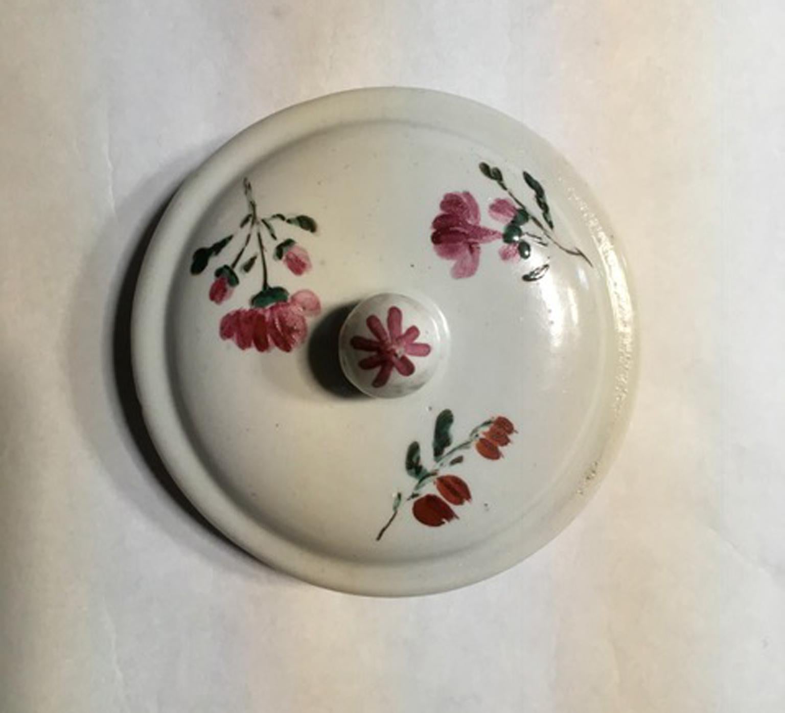 Italia Richard Ginori Cafetera de porcelana de mediados del siglo XVIII con decoración de flores en venta 5