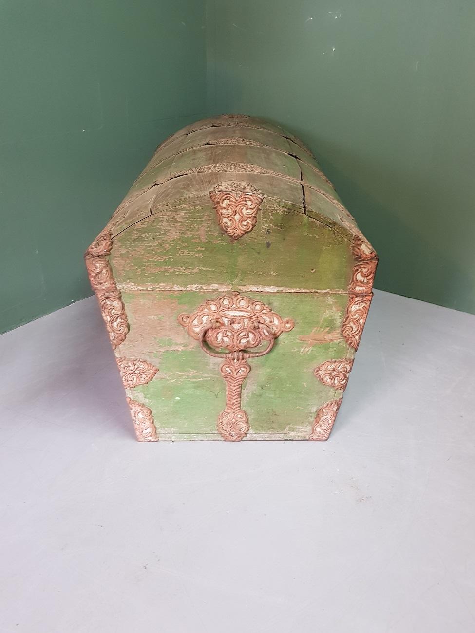 Mid-18th Century Scandinavian Oak Bridal Dome Trunk, Dated 1745 For Sale 6