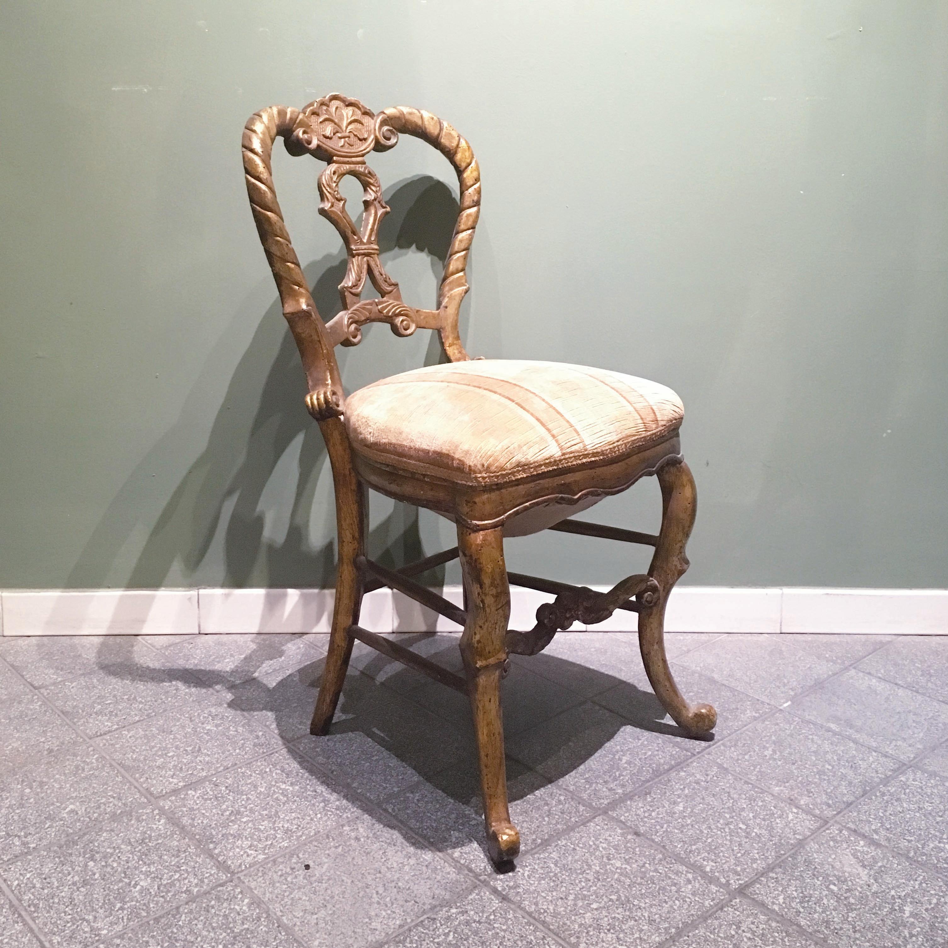 Hand-Carved Mid-18th Century Set of Four Italian Upholstered Giltwood Chairs For Sale
