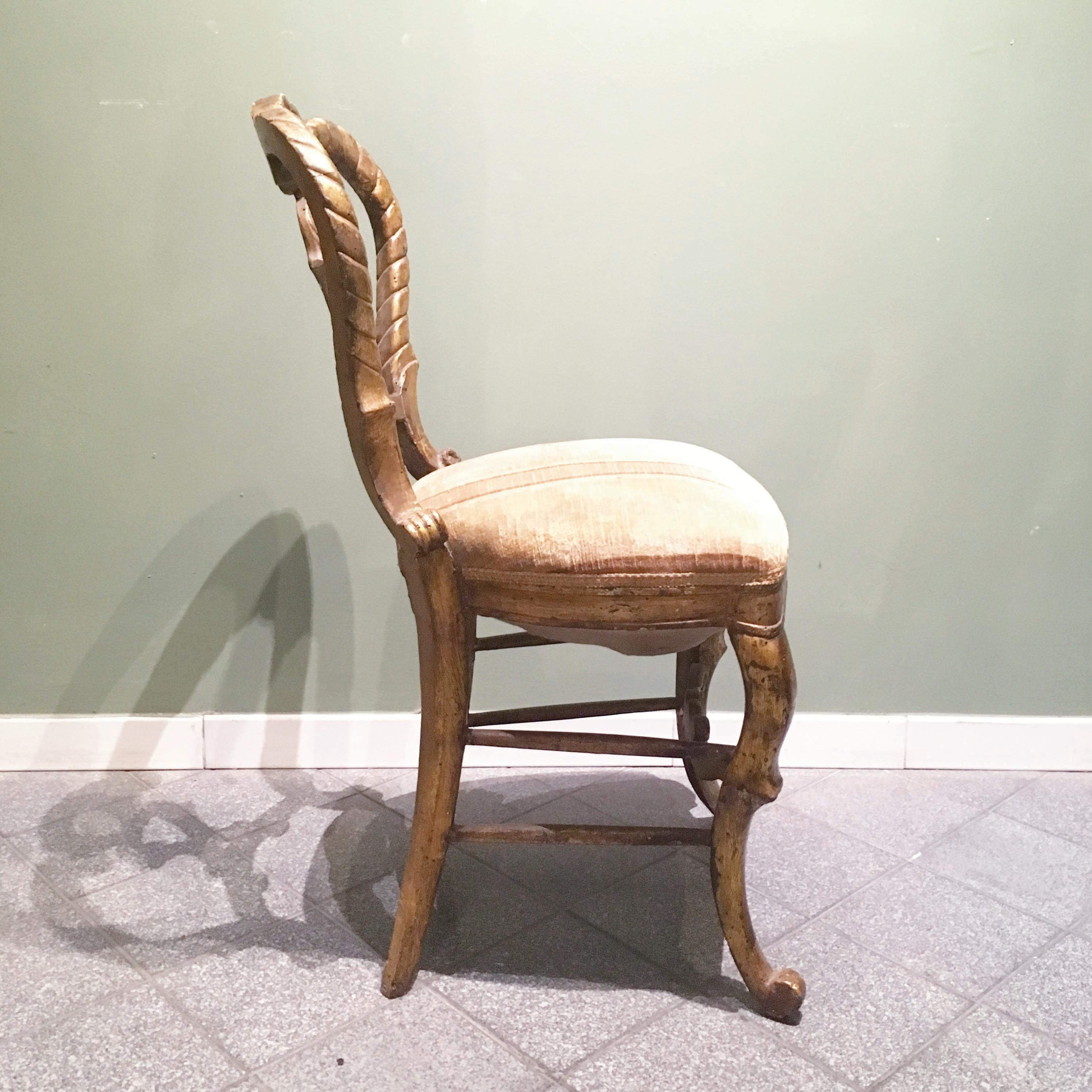 Mid-18th Century Set of Four Italian Upholstered Giltwood Chairs In Good Condition For Sale In Firenze, Tuscany