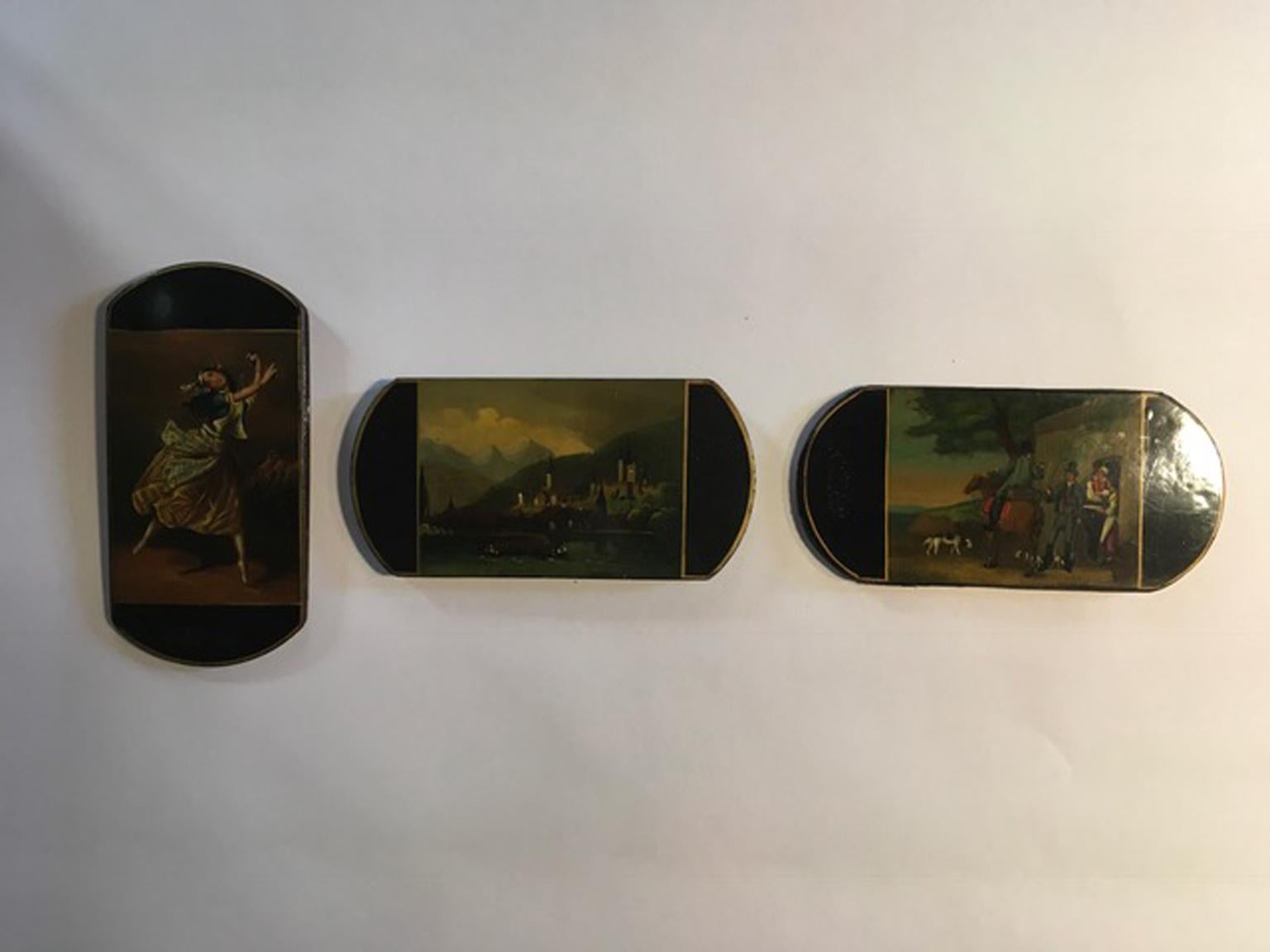 These fine wood lacquered wood boxes in Baroque style, are painted both on the sides: there's an elegant lady portrait on one side and on the other side, a natural landscape, so fine to look like a Flemish painting.
One box has the original small