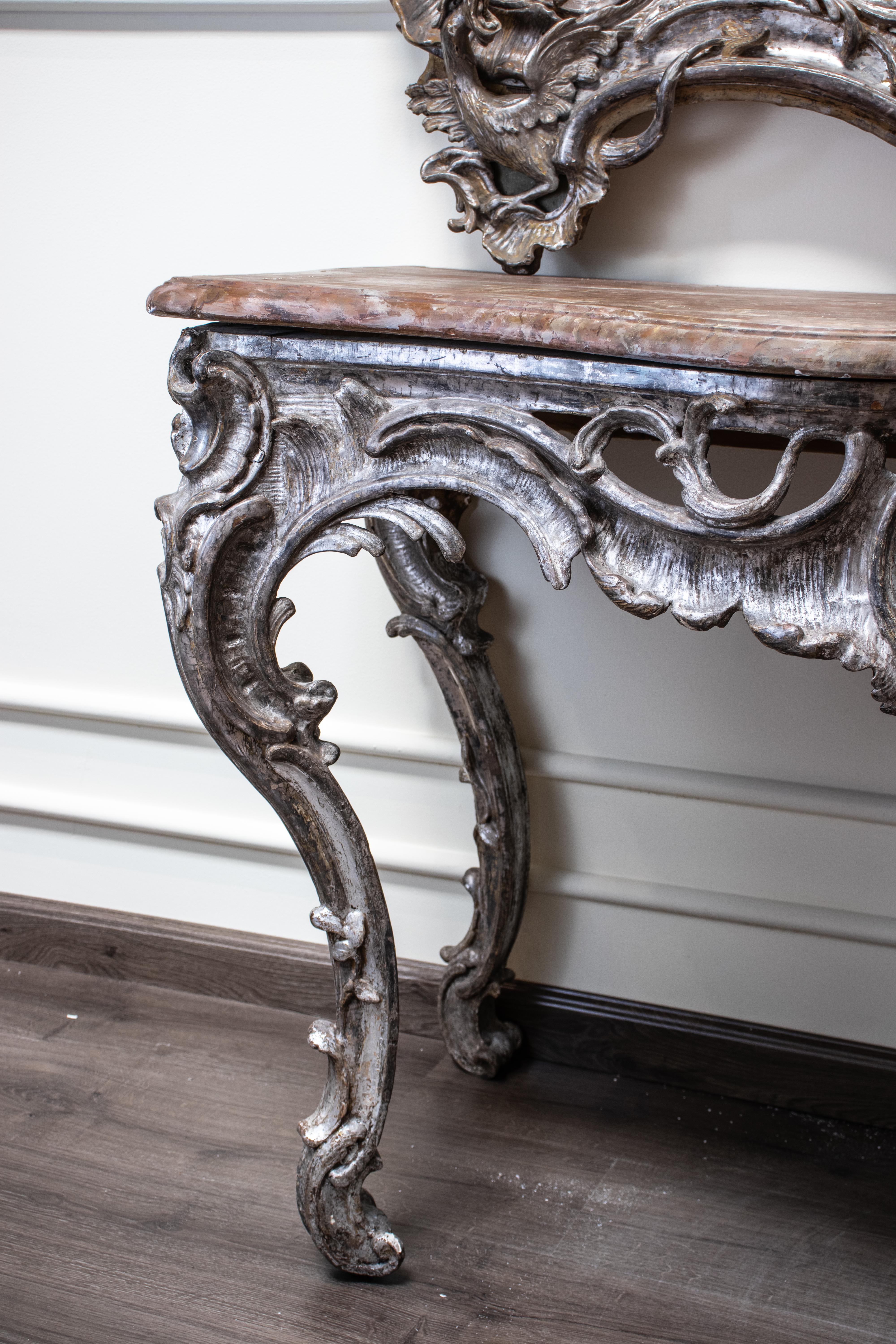 Mid-18th century Silvered Wood Carved Console in Rococo Style In Good Condition For Sale In Dubai, AE