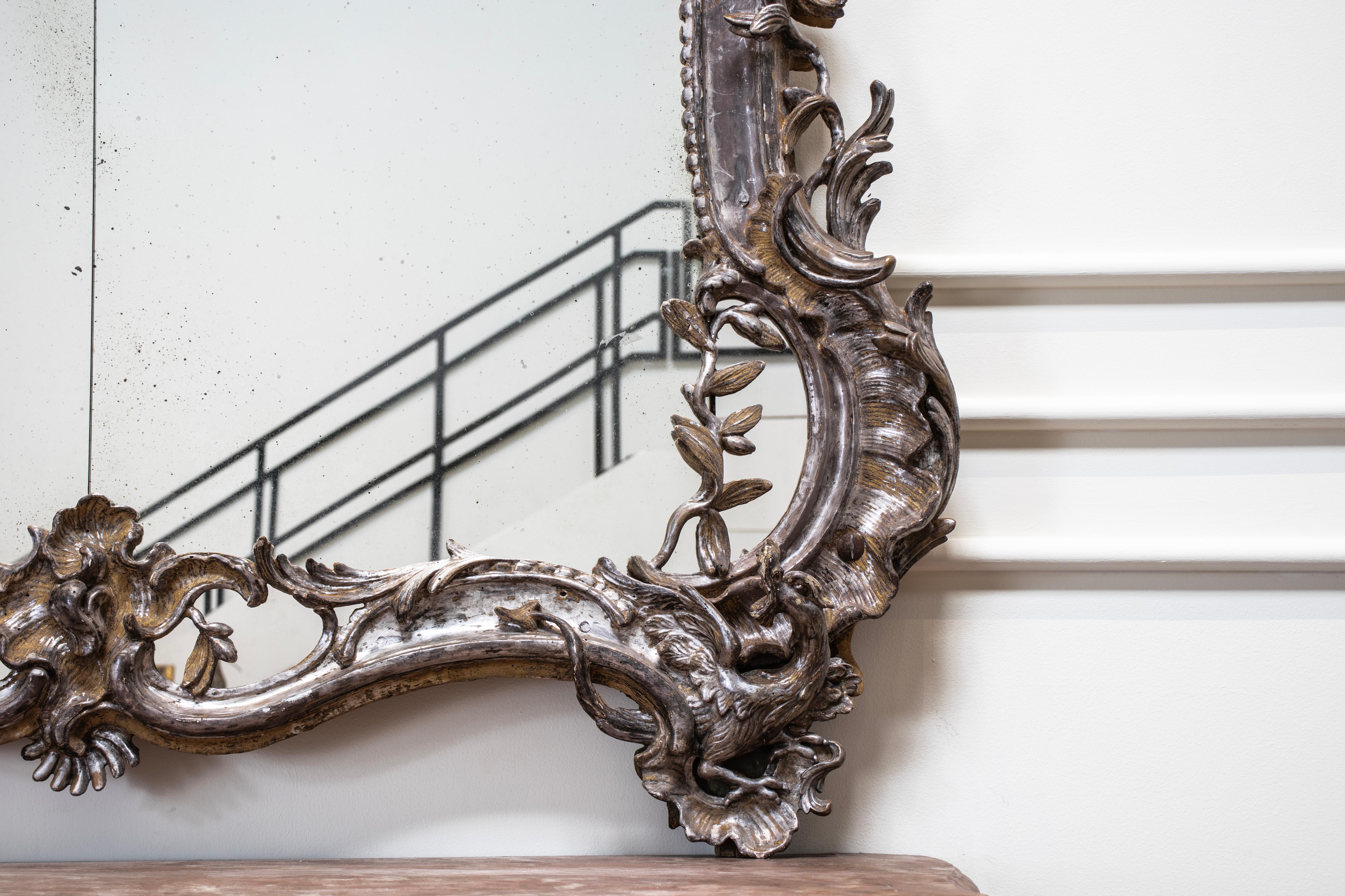 Mid-18th Century Silvered Wood Carved Mirror in Rococo Style In Good Condition For Sale In Dubai, AE