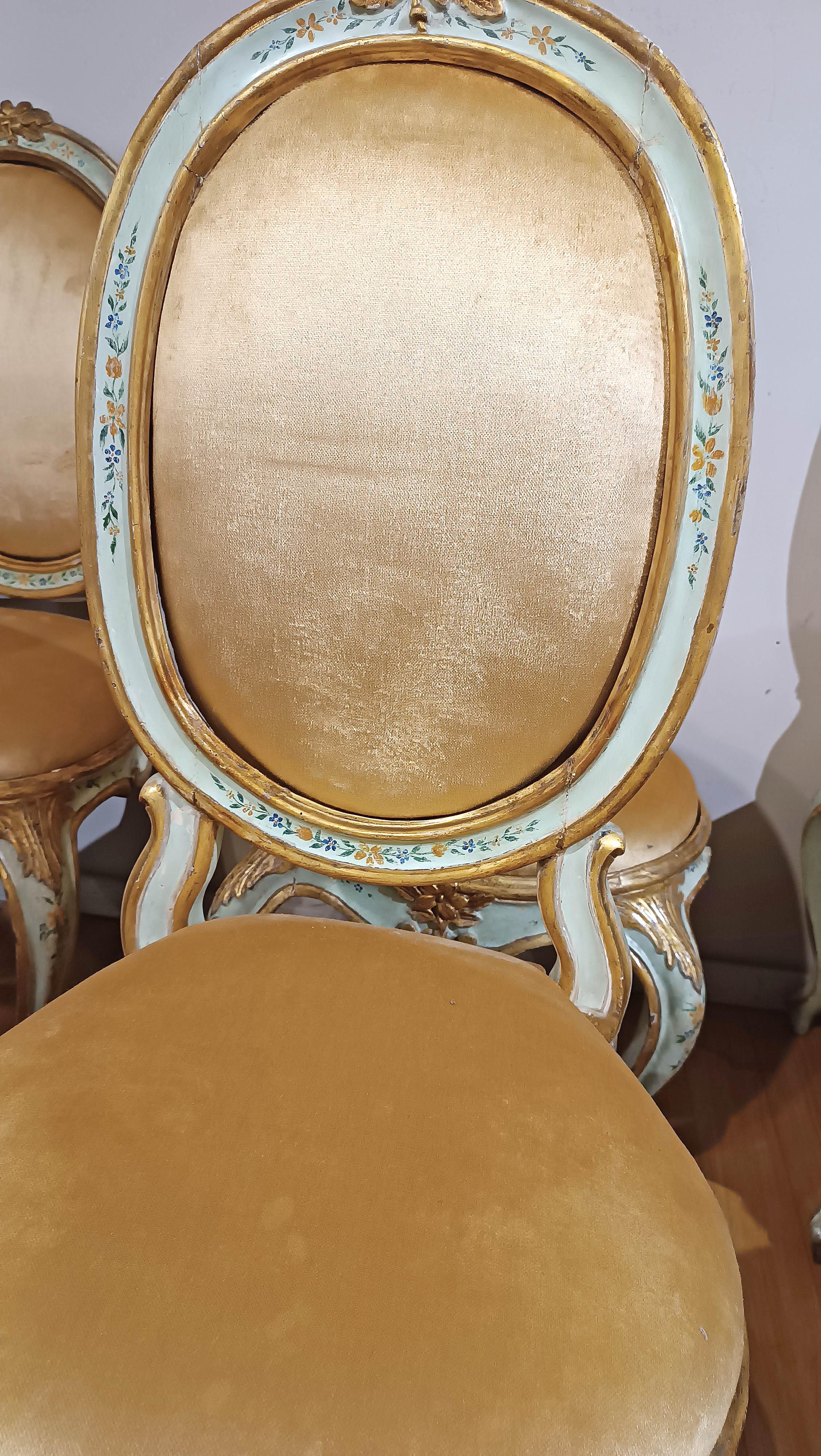 MID-18th CENTURY SIX LOUIS XV CHAIRS IN LACQUERED, PAINTED AND GILDED WOOD im Angebot 3