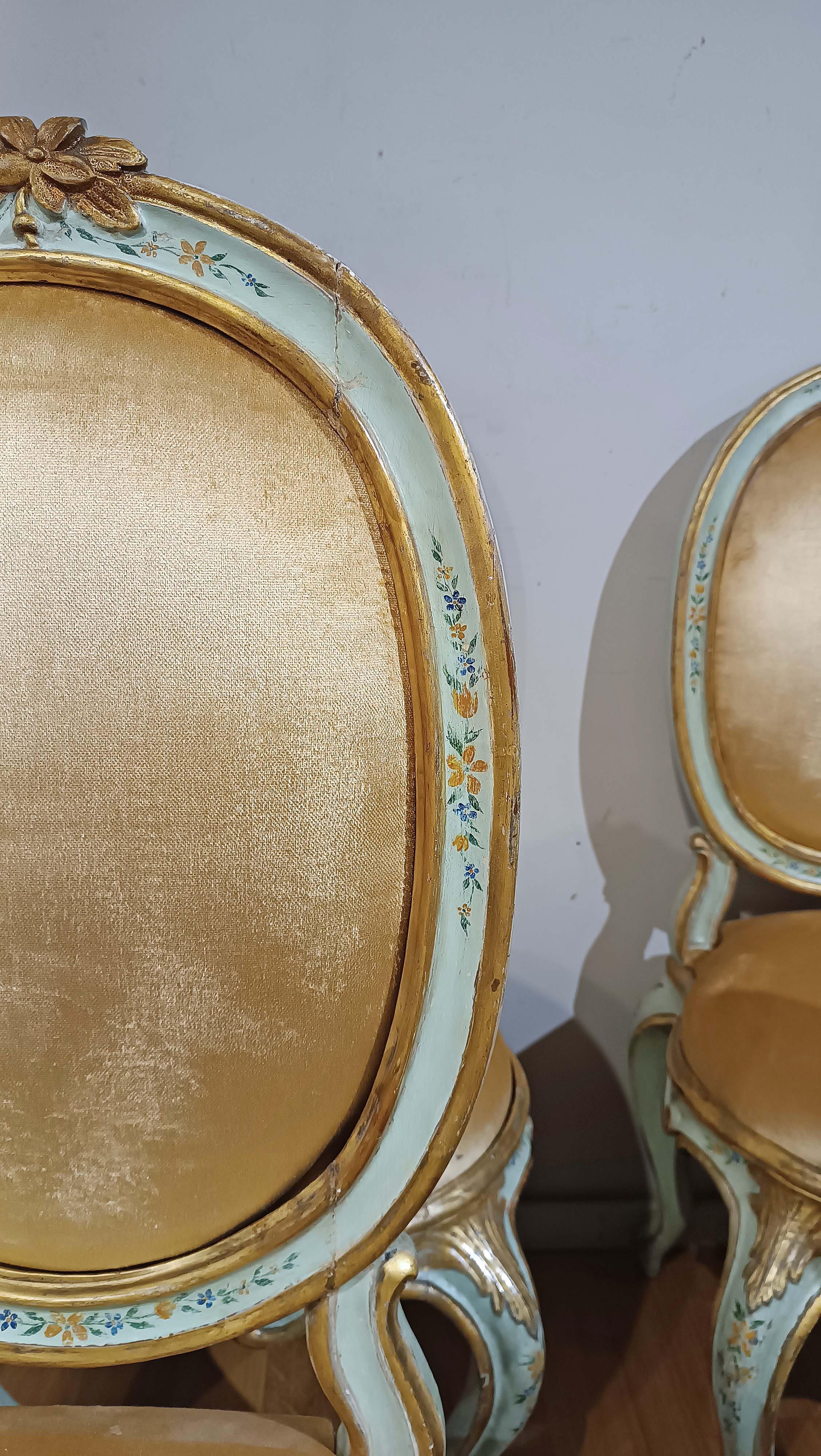 MID-18th CENTURY SIX LOUIS XV CHAIRS IN LACQUERED, PAINTED AND GILDED WOOD im Angebot 5