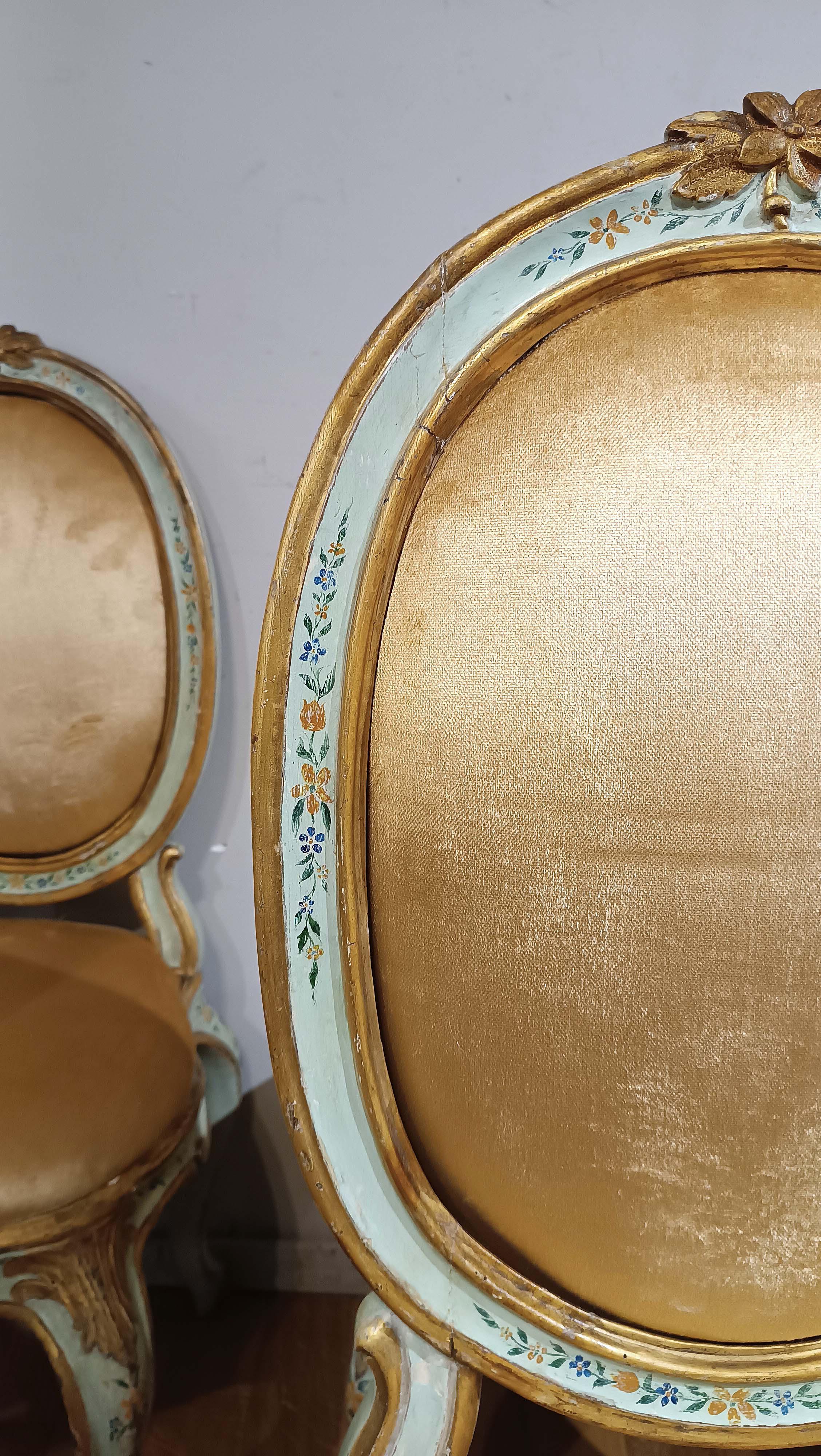MID-18th CENTURY SIX LOUIS XV CHAIRS IN LACQUERED, PAINTED AND GILDED WOOD (18th Century) im Angebot