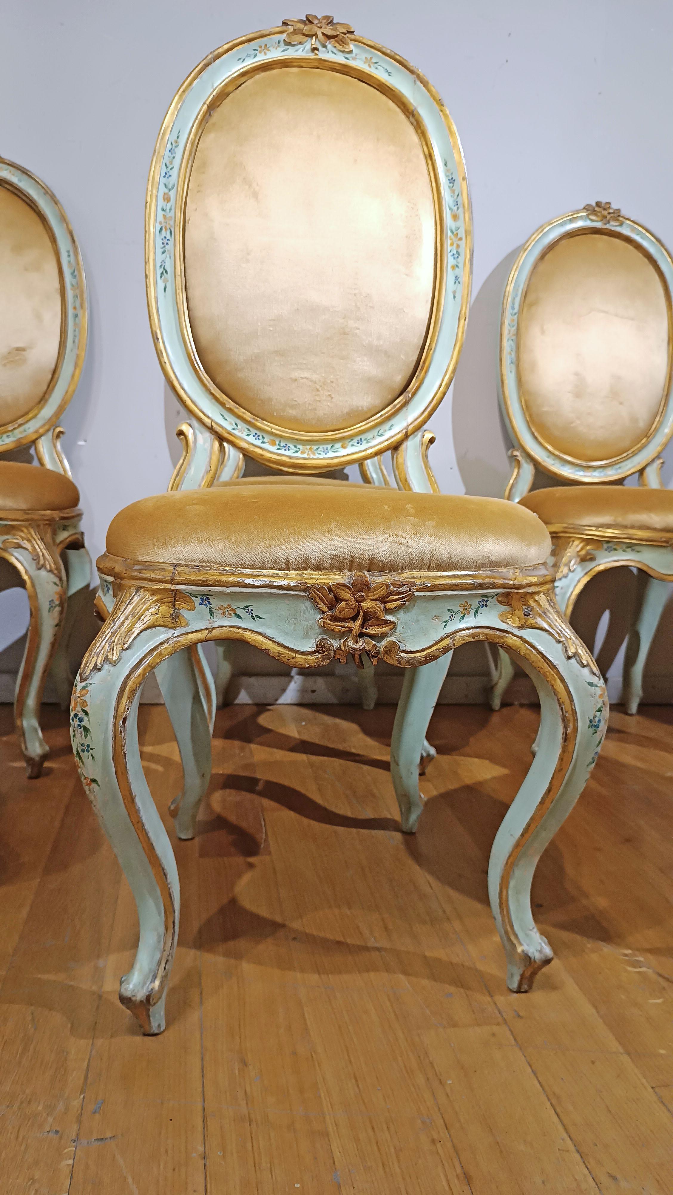 MID-18th CENTURY SIX LOUIS XV CHAIRS IN LACQUERED, PAINTED AND GILDED WOOD (Stoff) im Angebot
