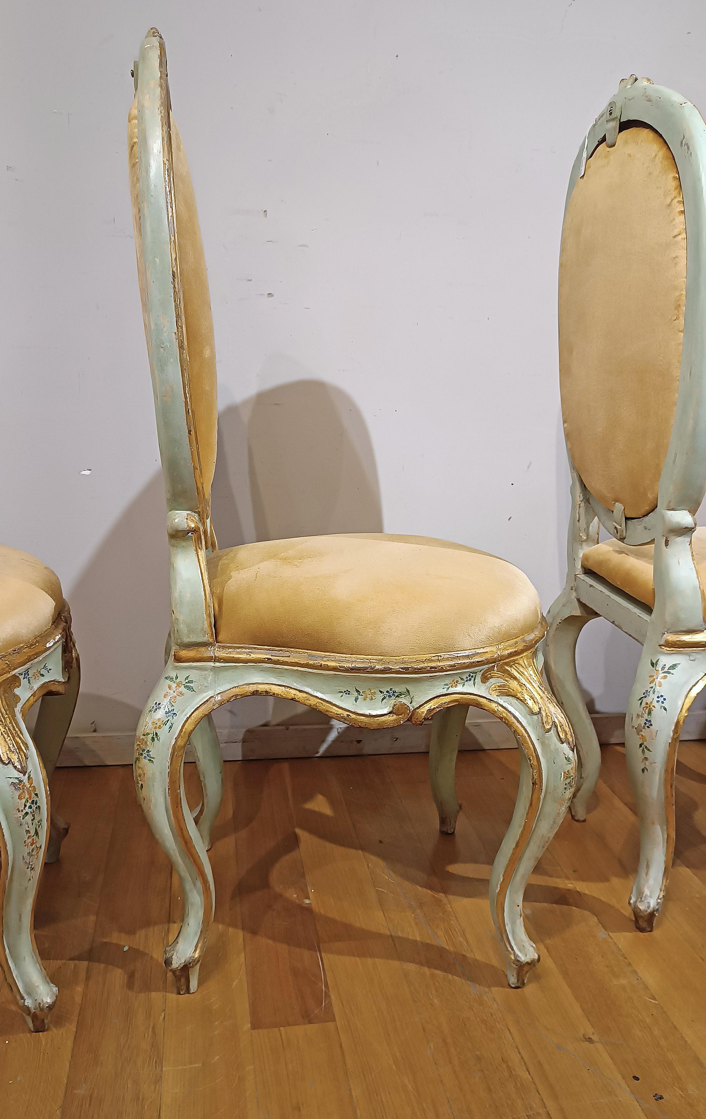 MID-18th CENTURY SIX LOUIS XV CHAIRS IN LACQUERED, PAINTED AND GILDED WOOD im Angebot 1