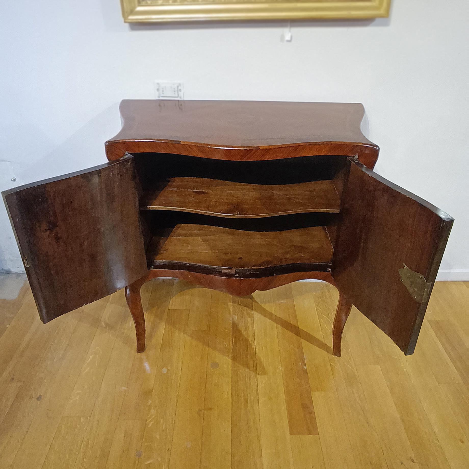 18th Century MID-18th CENTURY SMALL SIDEBOARD WITH INLAYS in vendita