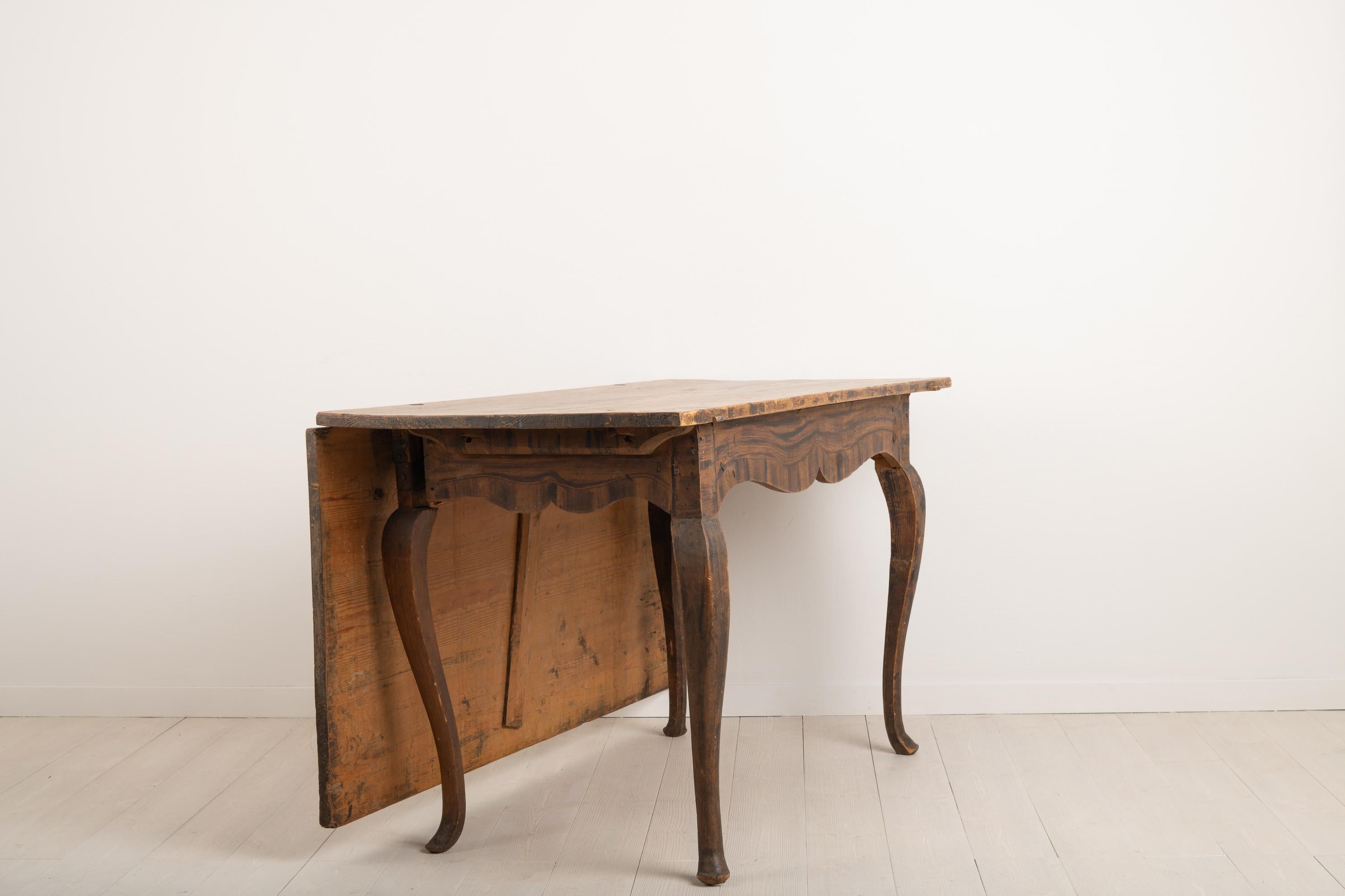Pine Mid-18th Century Swedish Baroque Drop-Leaf Table For Sale