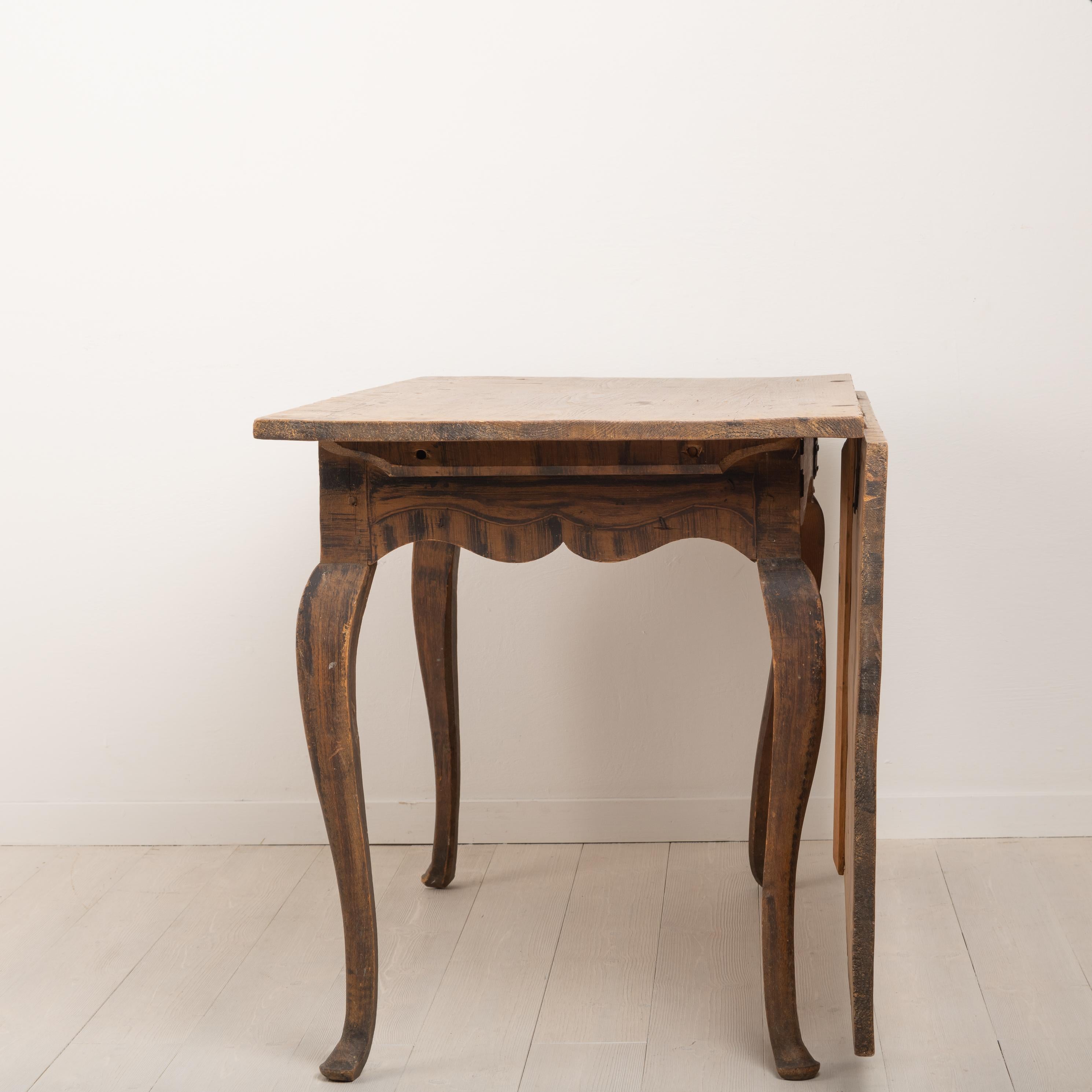 Mid-18th Century Swedish Baroque Drop-Leaf Table For Sale 1