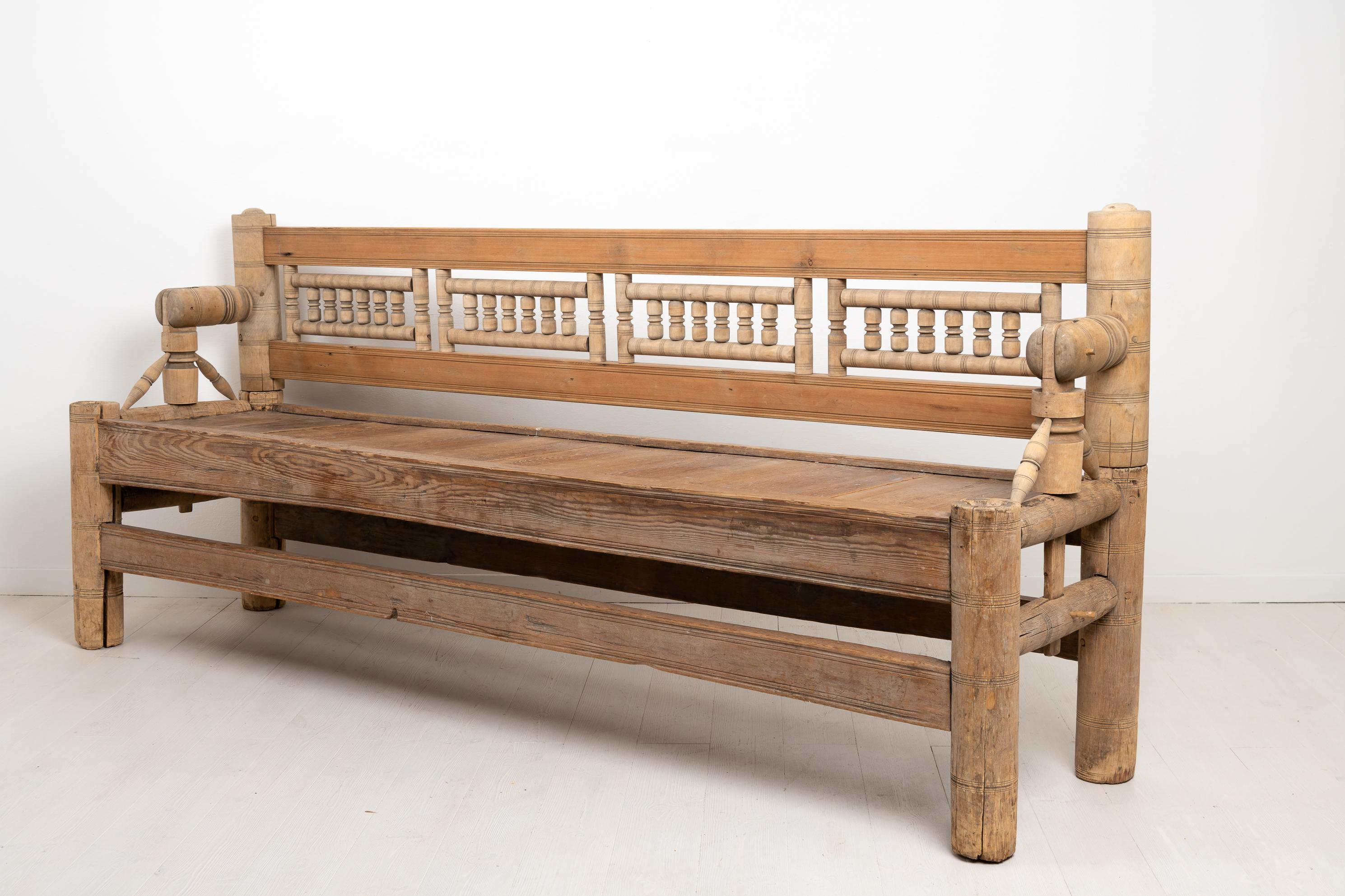 Mid 18th Century Swedish Pine Bench In Good Condition For Sale In Kramfors, SE