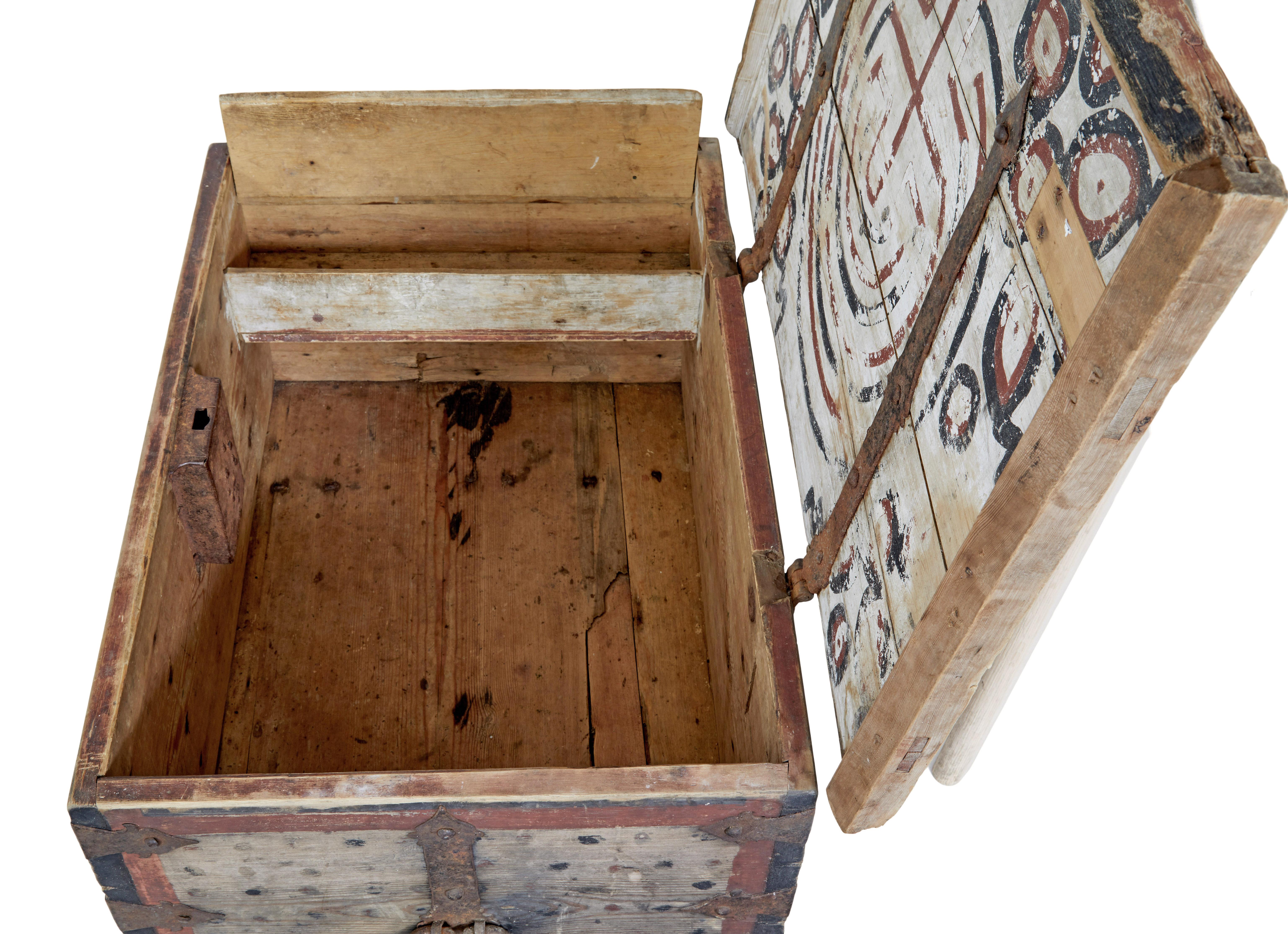 Folk Art Mid-18th Century Swedish Pine Chest Decorated with Labyrinth For Sale