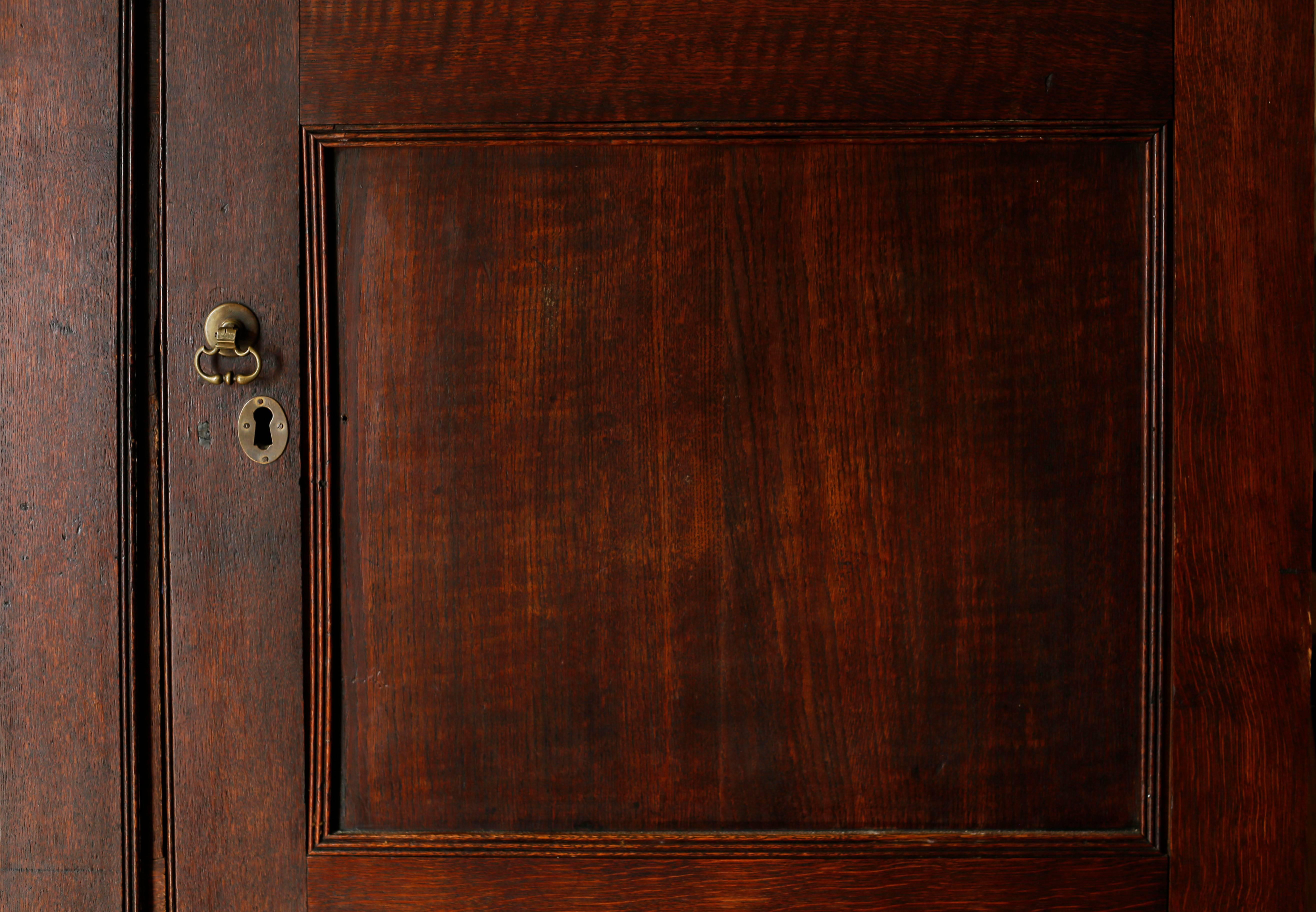 Georgian Mid-18th Century, Tiger Oak Livery Armoire