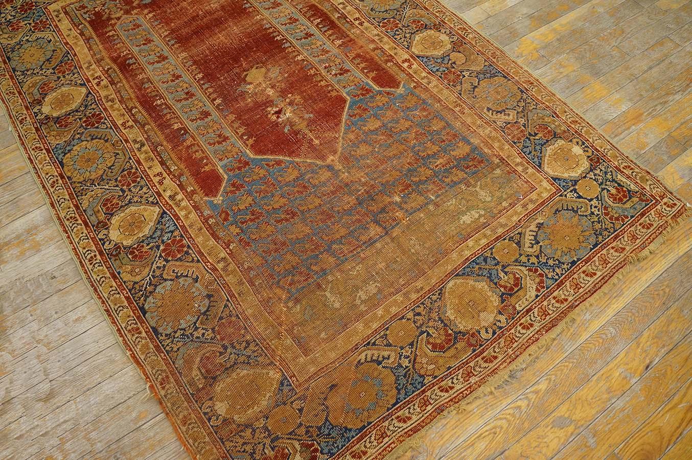 Mid 18th Century Turkish Ghiordes Prayer Carpet ( 4' x 6' -  122 x 183 ) For Sale 4