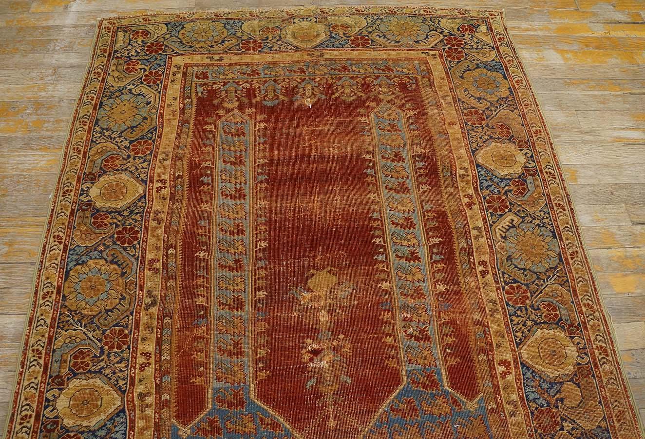 Mid 18th Century Turkish Ghiordes Prayer Carpet ( 4' x 6' -  122 x 183 ) For Sale 5