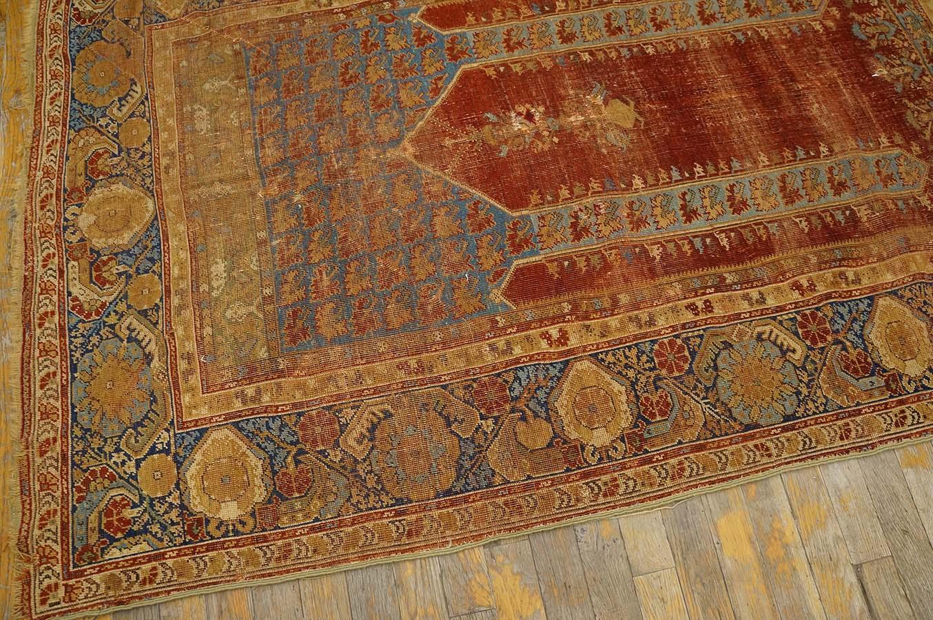 Mid 18th Century Turkish Ghiordes Prayer Carpet ( 4' x 6' -  122 x 183 ) For Sale 6