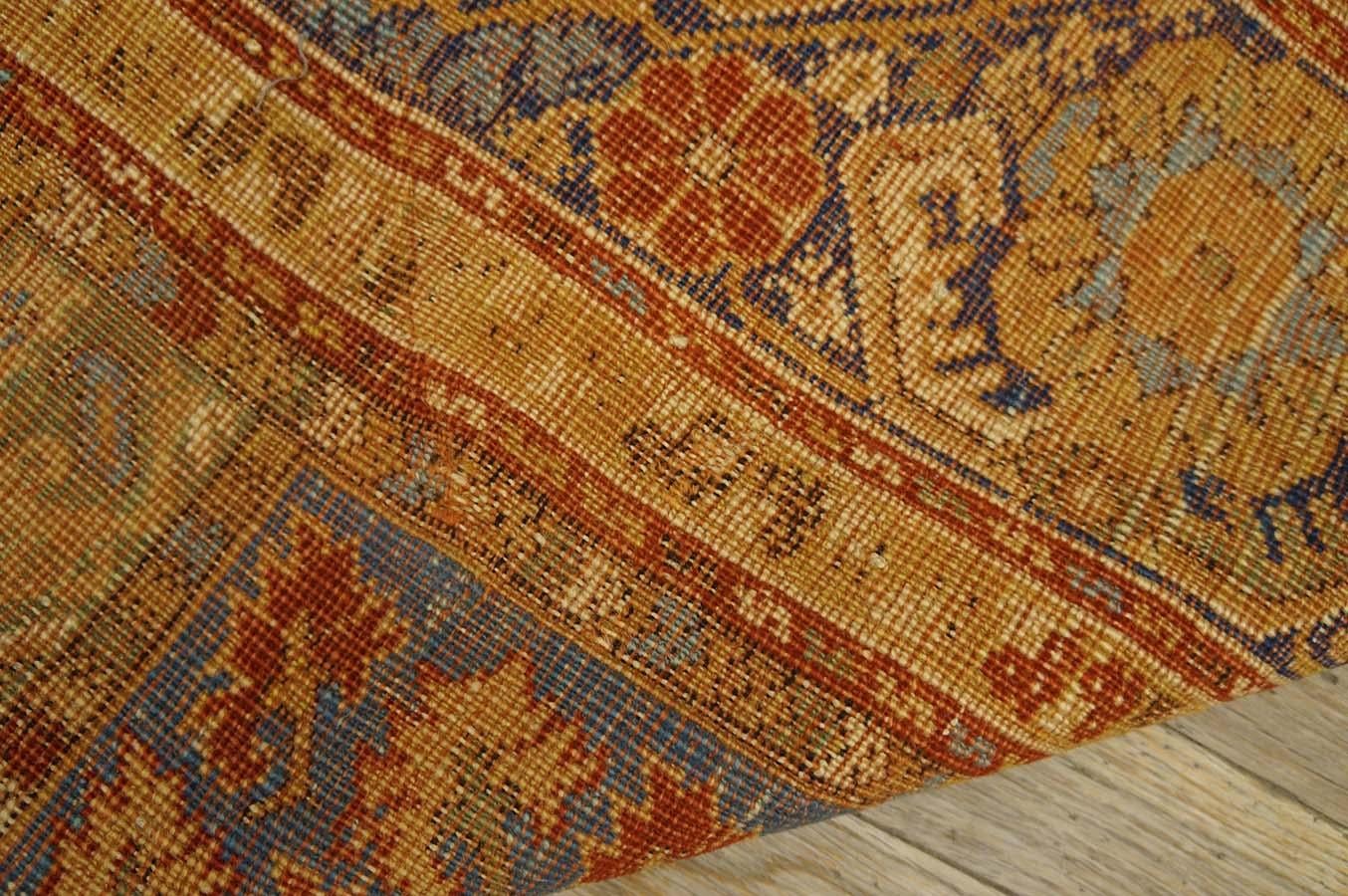 Mid 18th Century Turkish Ghiordes Prayer Carpet ( 4' x 6' -  122 x 183 ) For Sale 7
