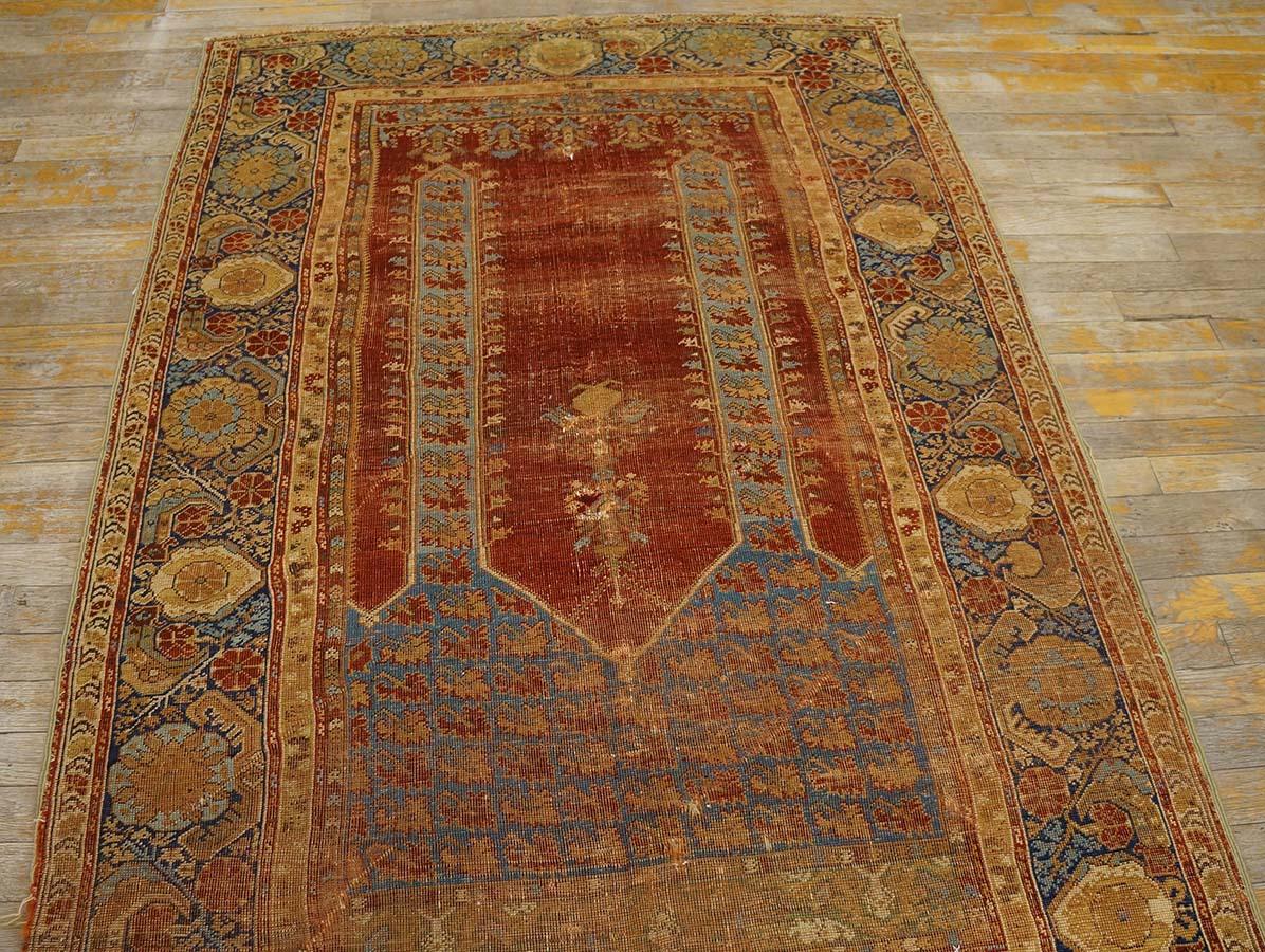 Mid 18th Century Turkish Ghiordes Prayer Carpet ( 4' x 6' -  122 x 183 ) In Good Condition For Sale In New York, NY