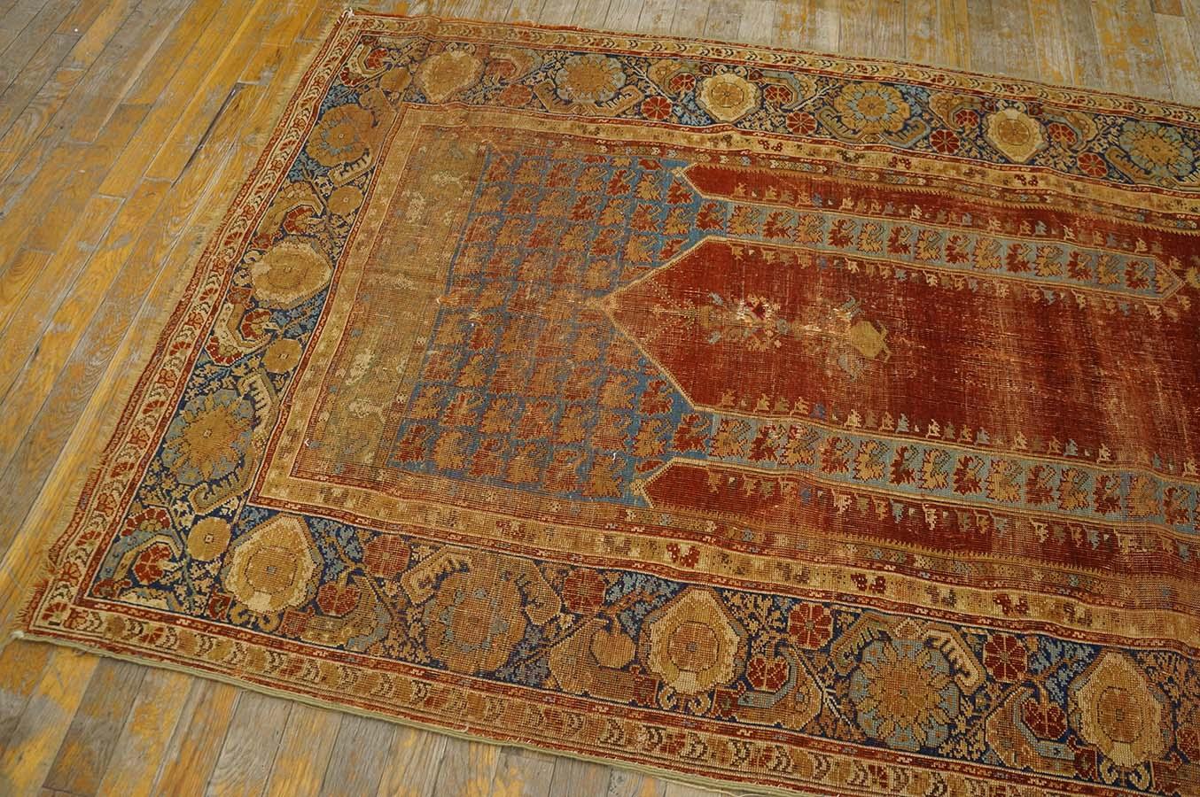 Mid 18th Century Turkish Ghiordes Prayer Carpet ( 4' x 6' -  122 x 183 ) For Sale 2