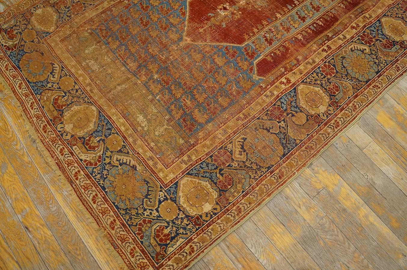 Mid 18th Century Turkish Ghiordes Prayer Carpet ( 4' x 6' -  122 x 183 ) For Sale 3