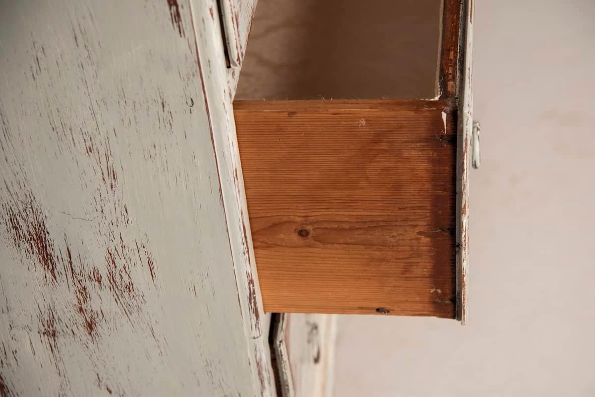 Mid-18th Century Venetian Cherrywood Chest of Drawers with Distressed Finish For Sale 6