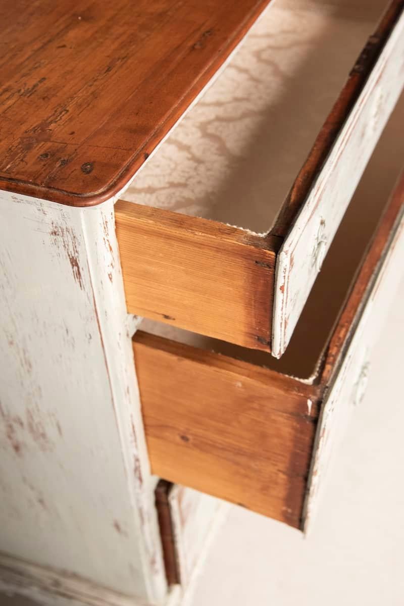 Mid-18th Century Venetian Cherrywood Chest of Drawers with Distressed Finish For Sale 9