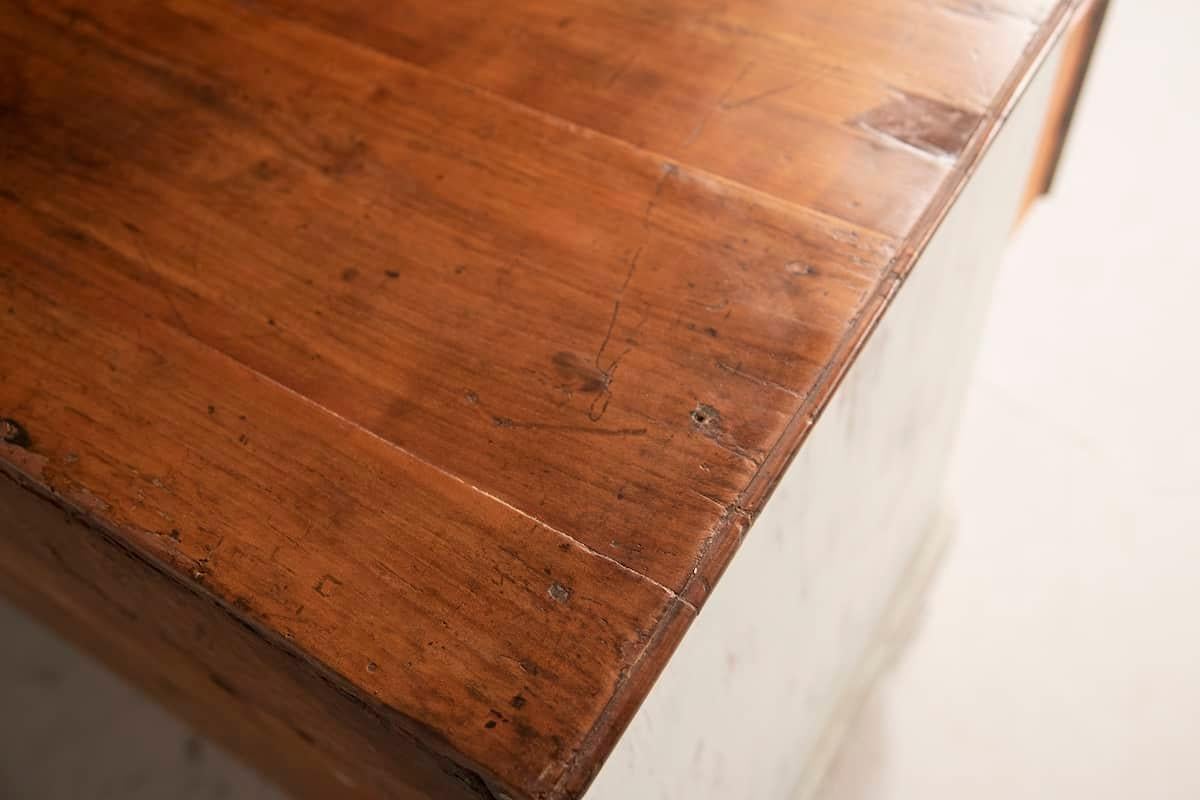 Mid-18th Century Venetian Cherrywood Chest of Drawers with Distressed Finish For Sale 10