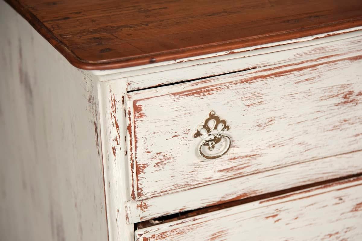 Italian Mid-18th Century Venetian Cherrywood Chest of Drawers with Distressed Finish For Sale