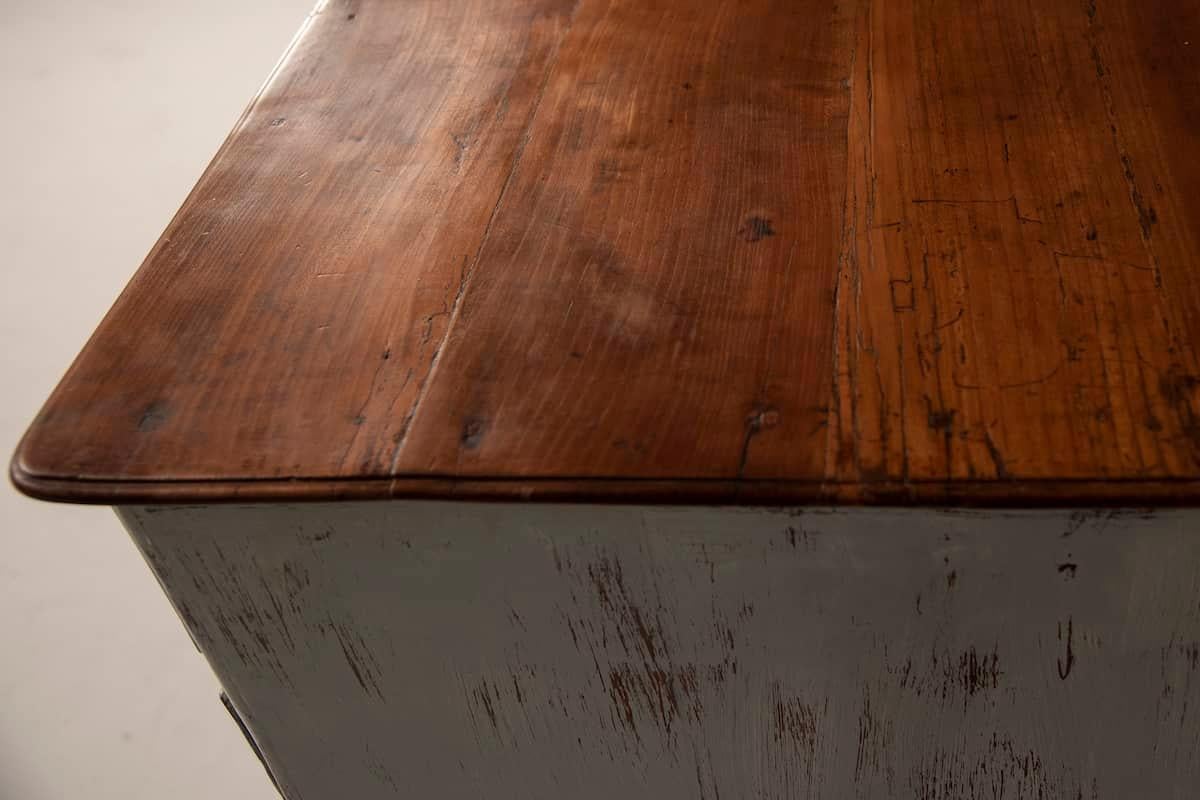 Mid-18th Century Venetian Cherrywood Chest of Drawers with Distressed Finish For Sale 4