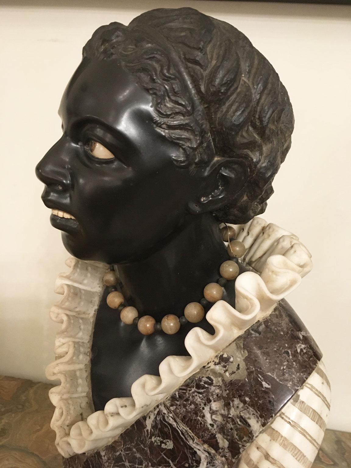 Mediados del siglo XVIII Venezia Italia Escultura de mármol negro Busto de mujer joven en venta 4