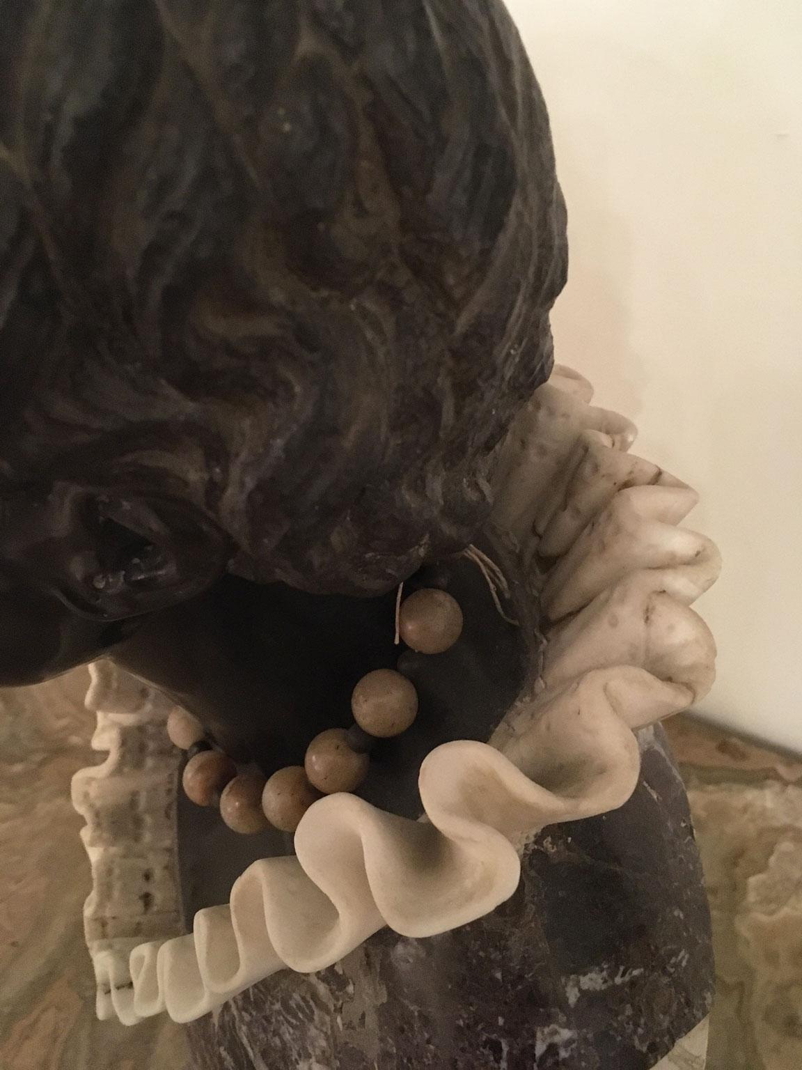 Mediados del siglo XVIII Venezia Italia Escultura de mármol negro Busto de mujer joven en venta 7